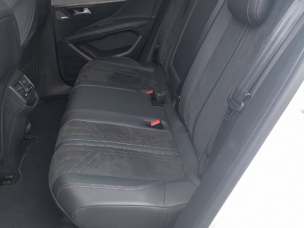 PEUGEOT 3008 1.6 PureTech GT Pack-image-7