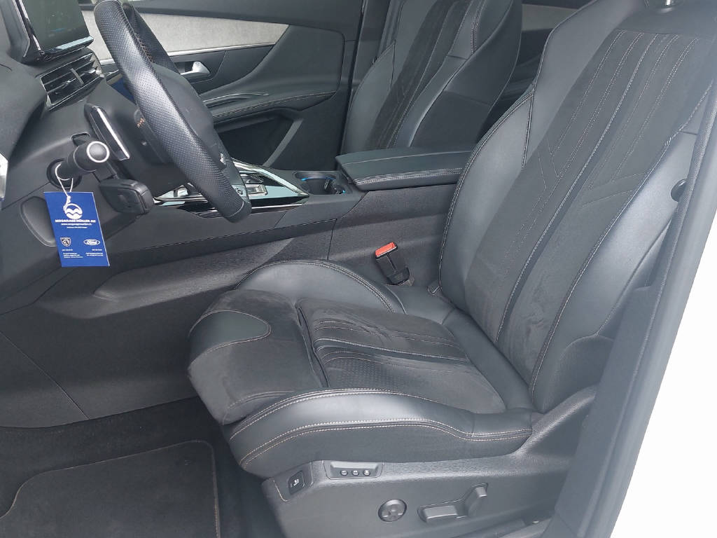 PEUGEOT 3008 1.6 PureTech GT Pack-image-4