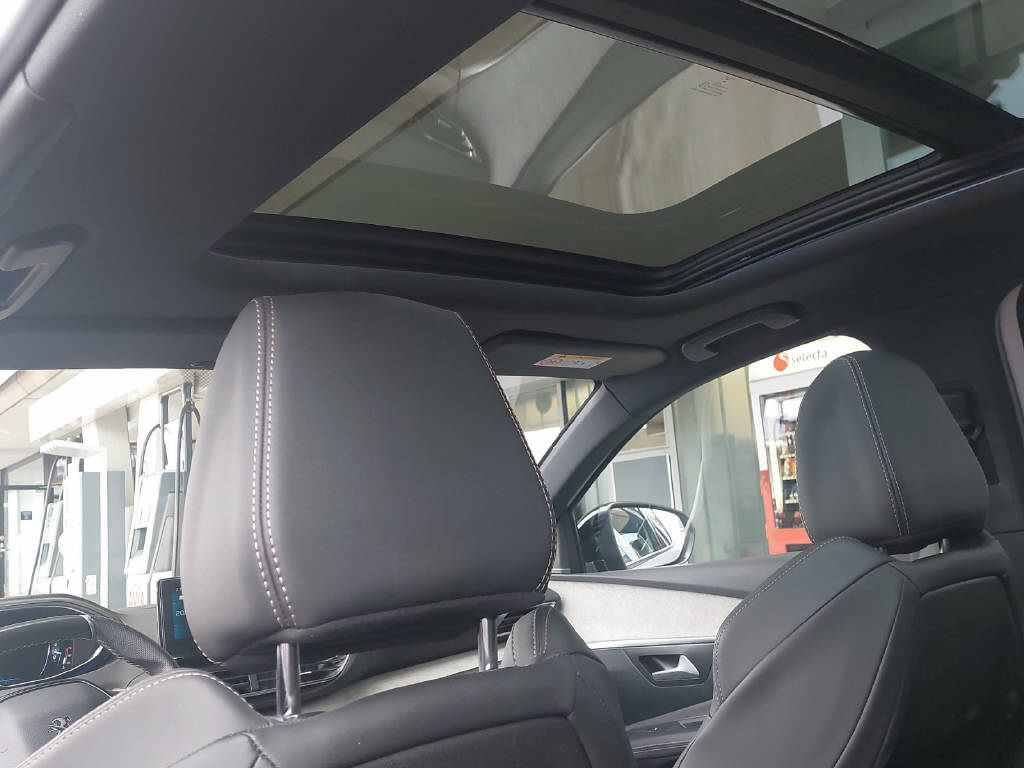 PEUGEOT 3008 1.6 PureTech GT Pack-image-6