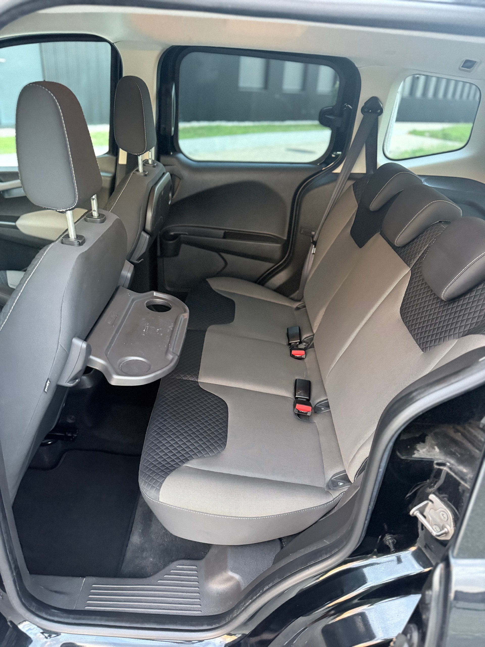 FORD Tourneo Courier 1.0 SCTi Titanium-image-7