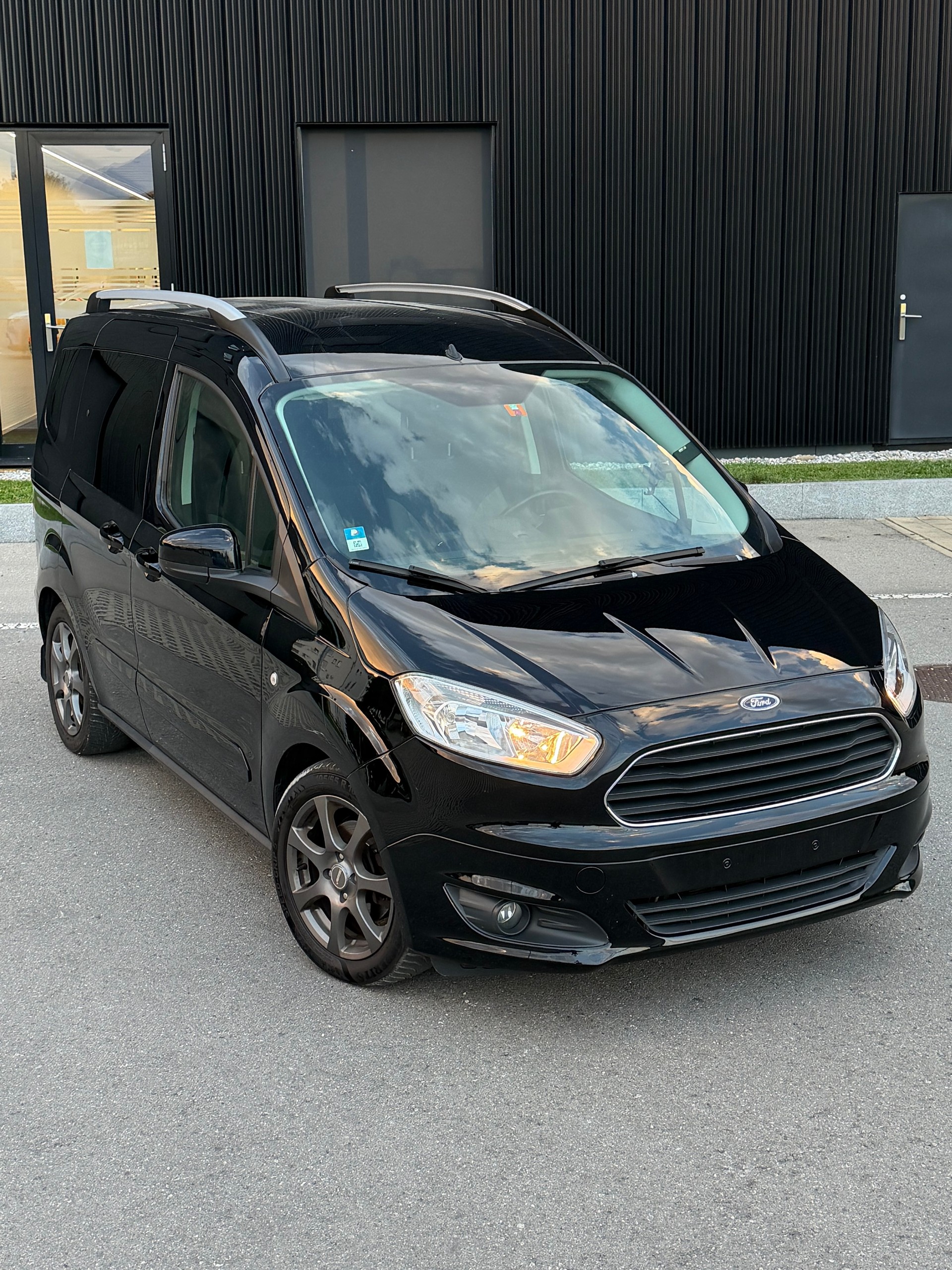 FORD Tourneo Courier 1.0 SCTi Titanium-image-15