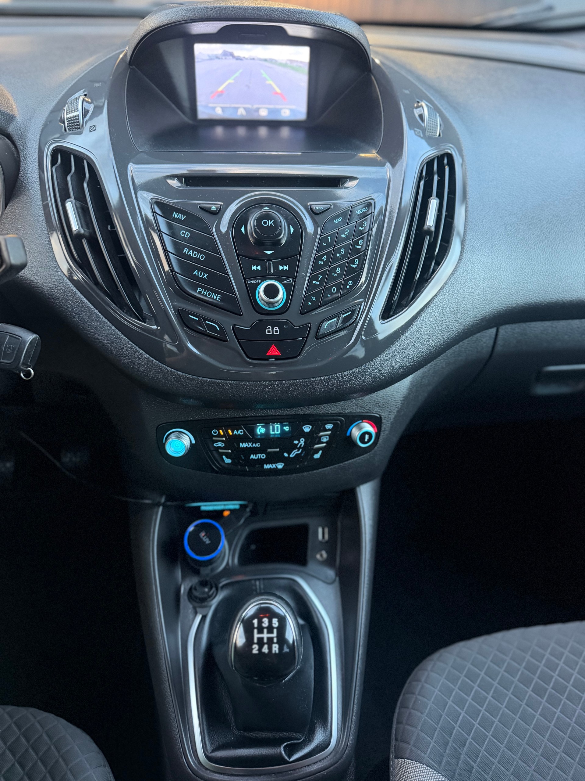 FORD Tourneo Courier 1.0 SCTi Titanium-image-11