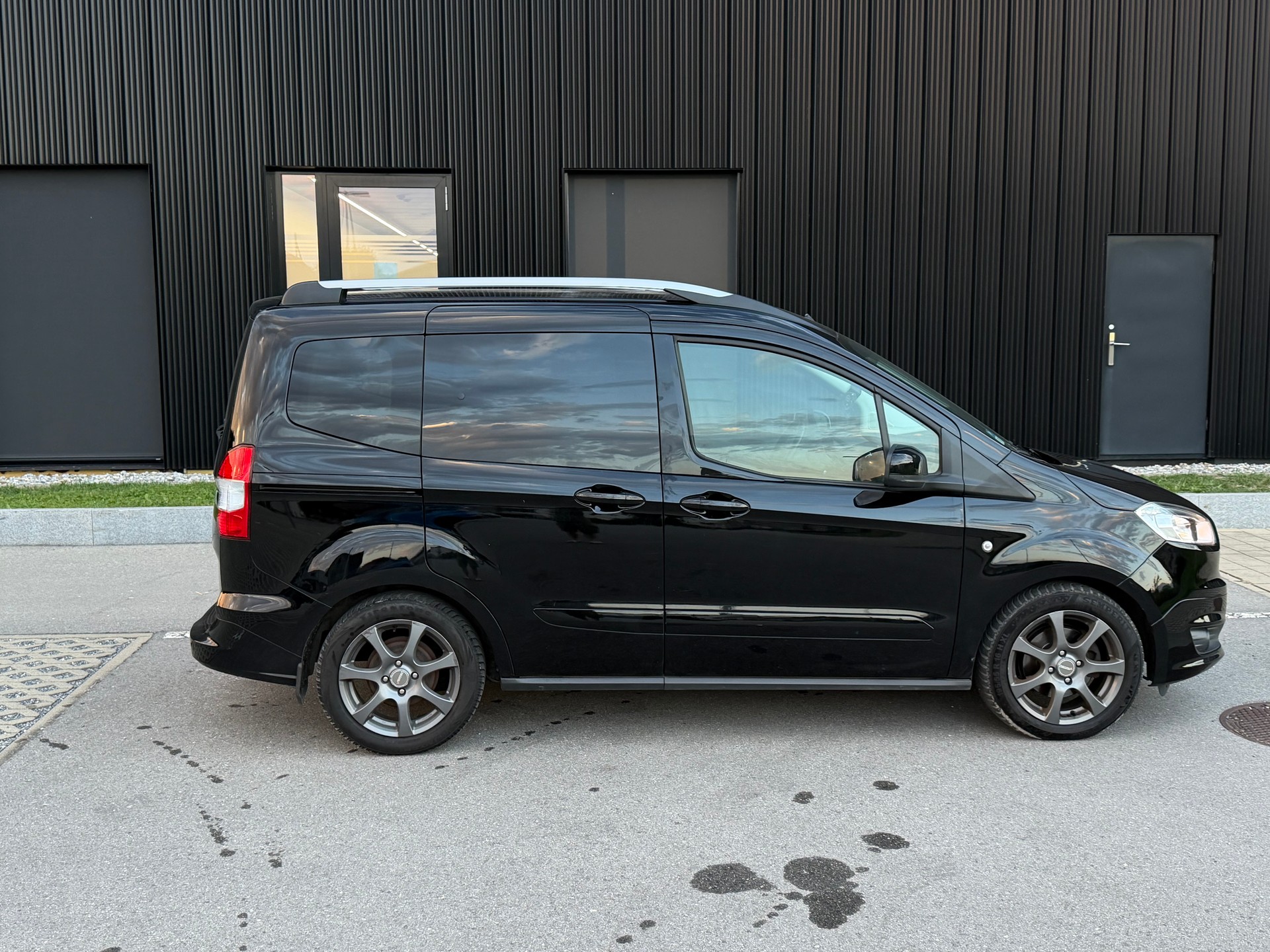 FORD Tourneo Courier 1.0 SCTi Titanium-image-4