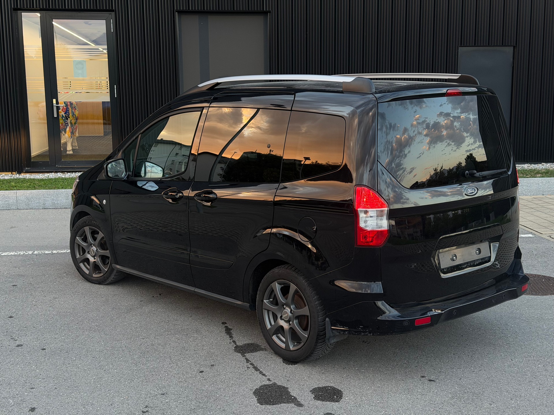 FORD Tourneo Courier 1.0 SCTi Titanium-image-5
