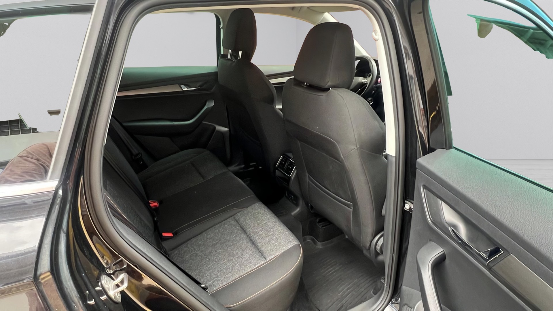 SKODA Karoq 1.5 TSI ACT Clever DSG-image-14
