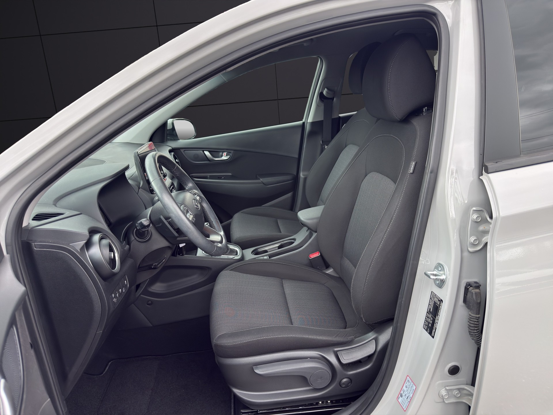 HYUNDAI Kona 1.6 GDi HEV Amplia DCT-image-14