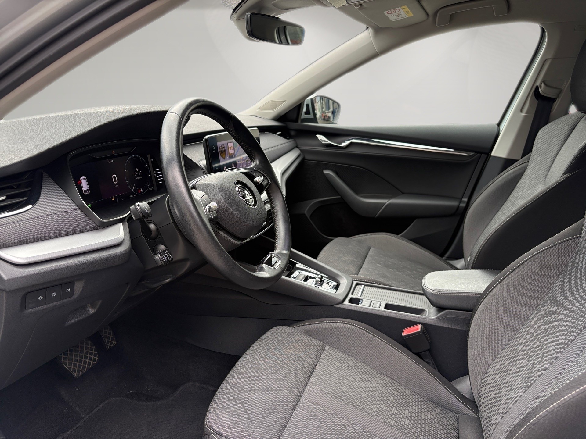 SKODA Octavia Combi 2.0 TDI DSG Style 4x4-image-10