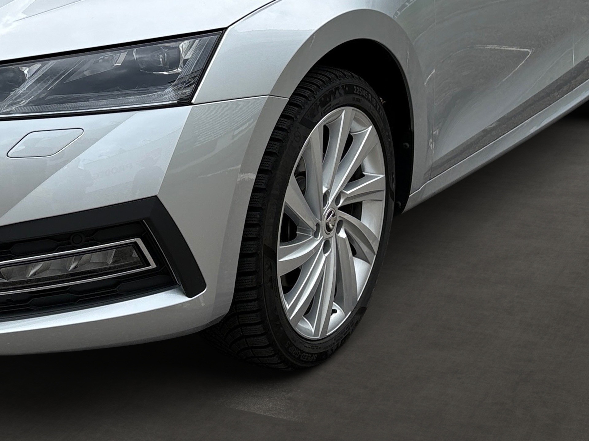 SKODA Octavia Combi 2.0 TDI DSG Style 4x4-image-9