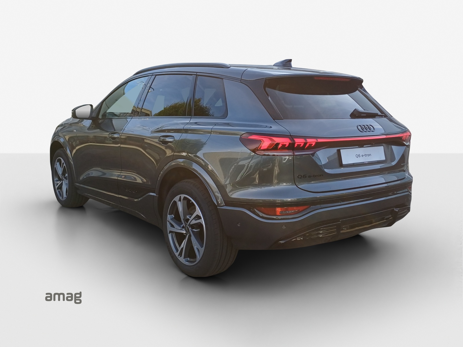 AUDI Q6 e-tron quattro-image-2