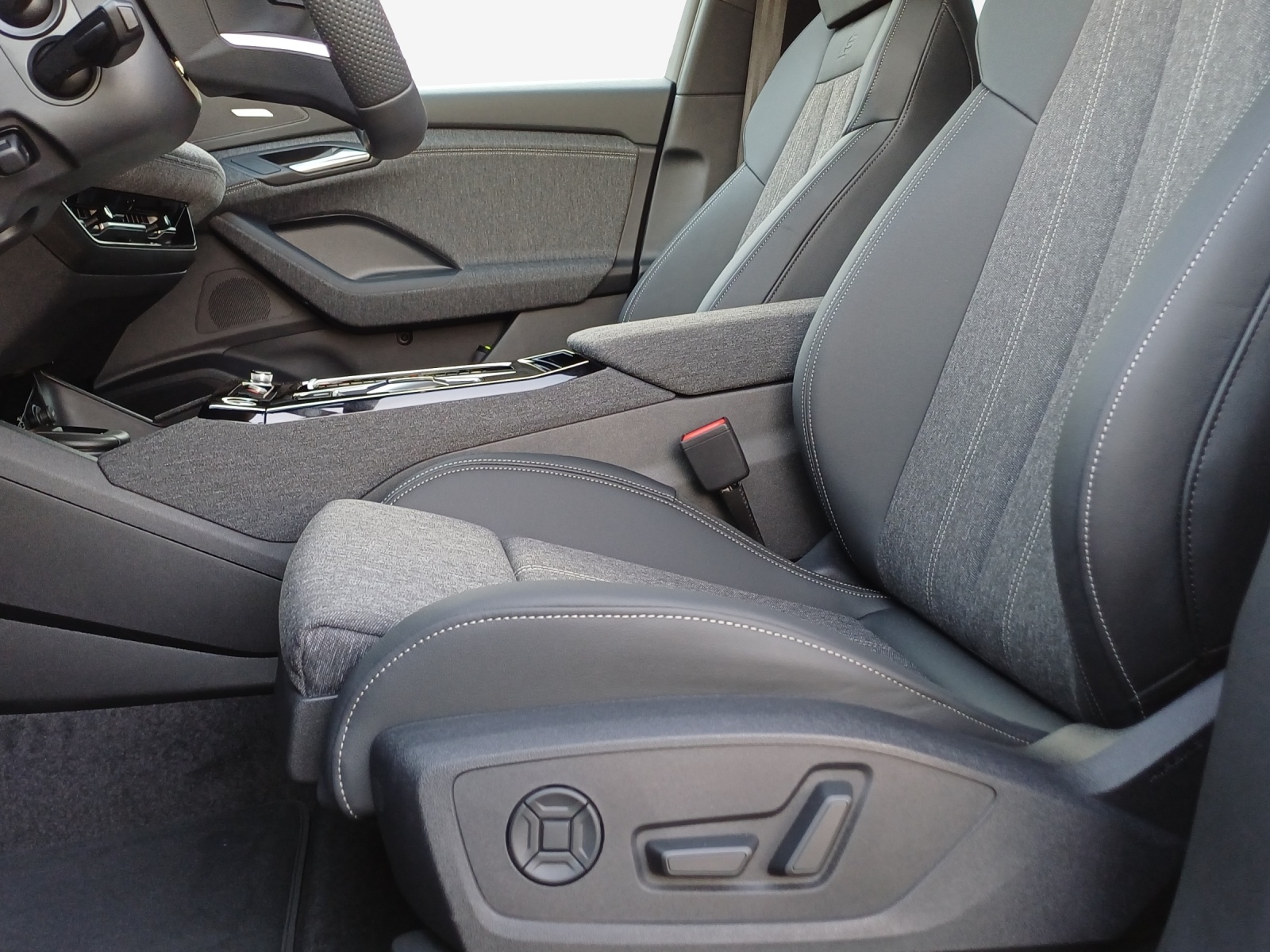 AUDI Q6 e-tron quattro-image-7