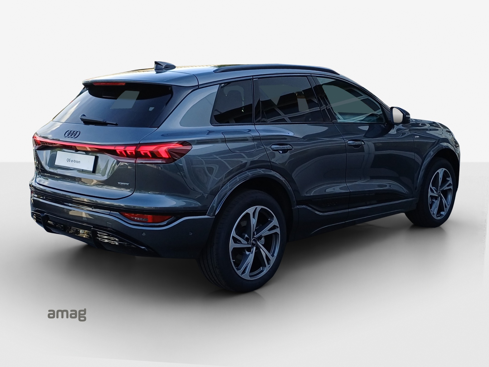 AUDI Q6 e-tron quattro-image-4