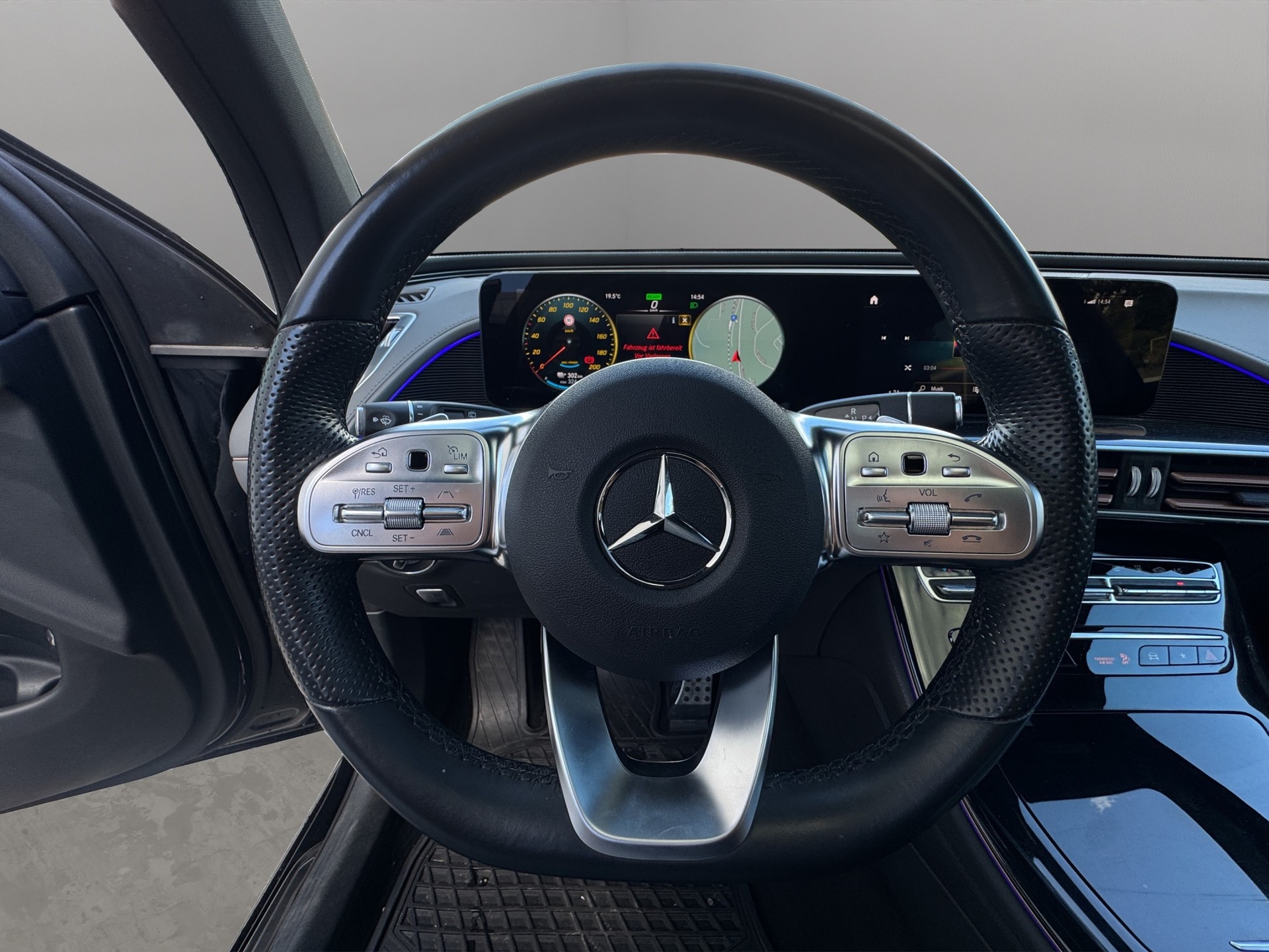 MERCEDES-BENZ EQC 400 4Matic AMG Line **Batteriekapazität 96.55%**-image-9
