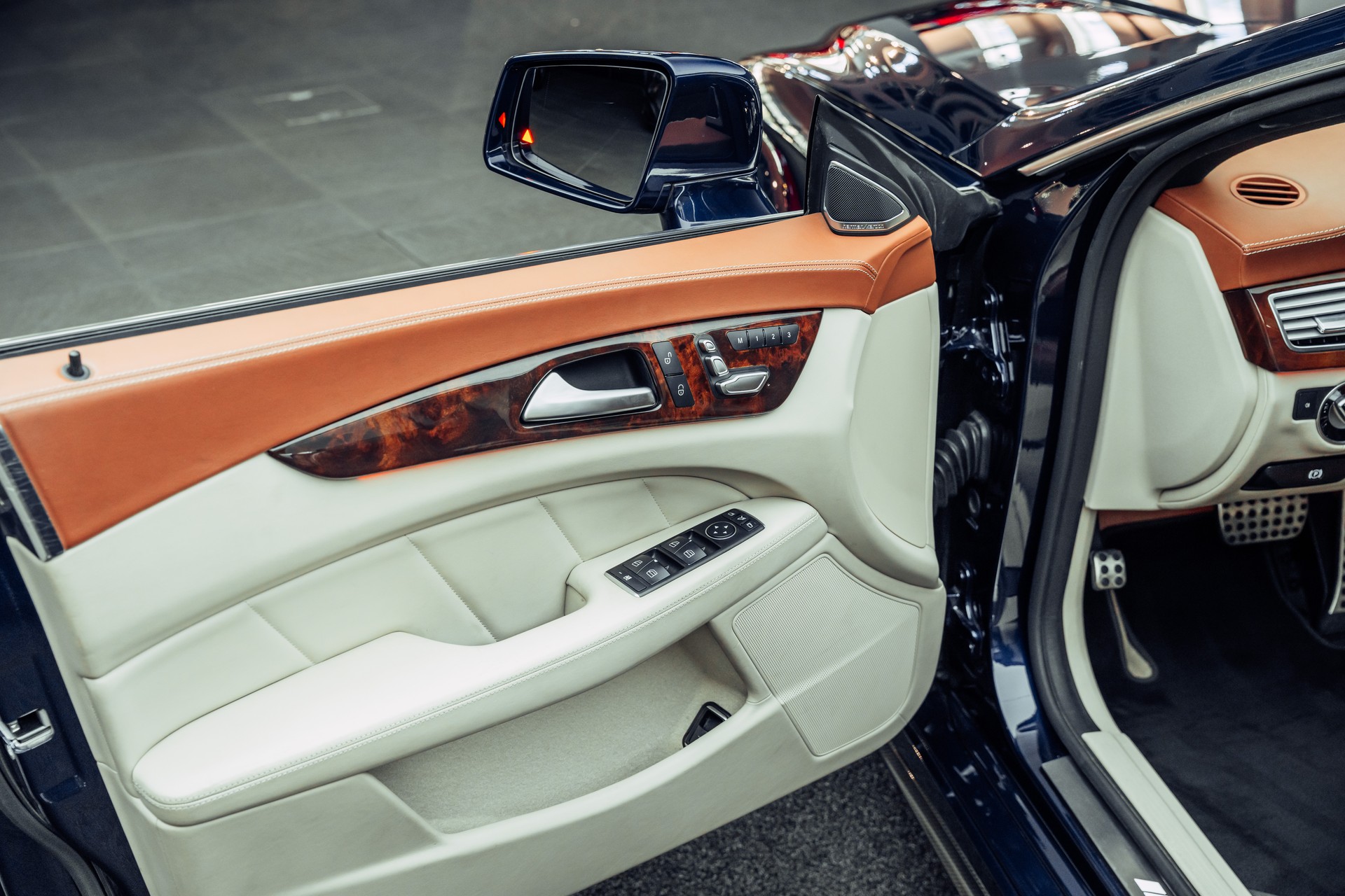 MERCEDES-BENZ CLS 63 AMG S 4Matic Speedshift MCT-image-12