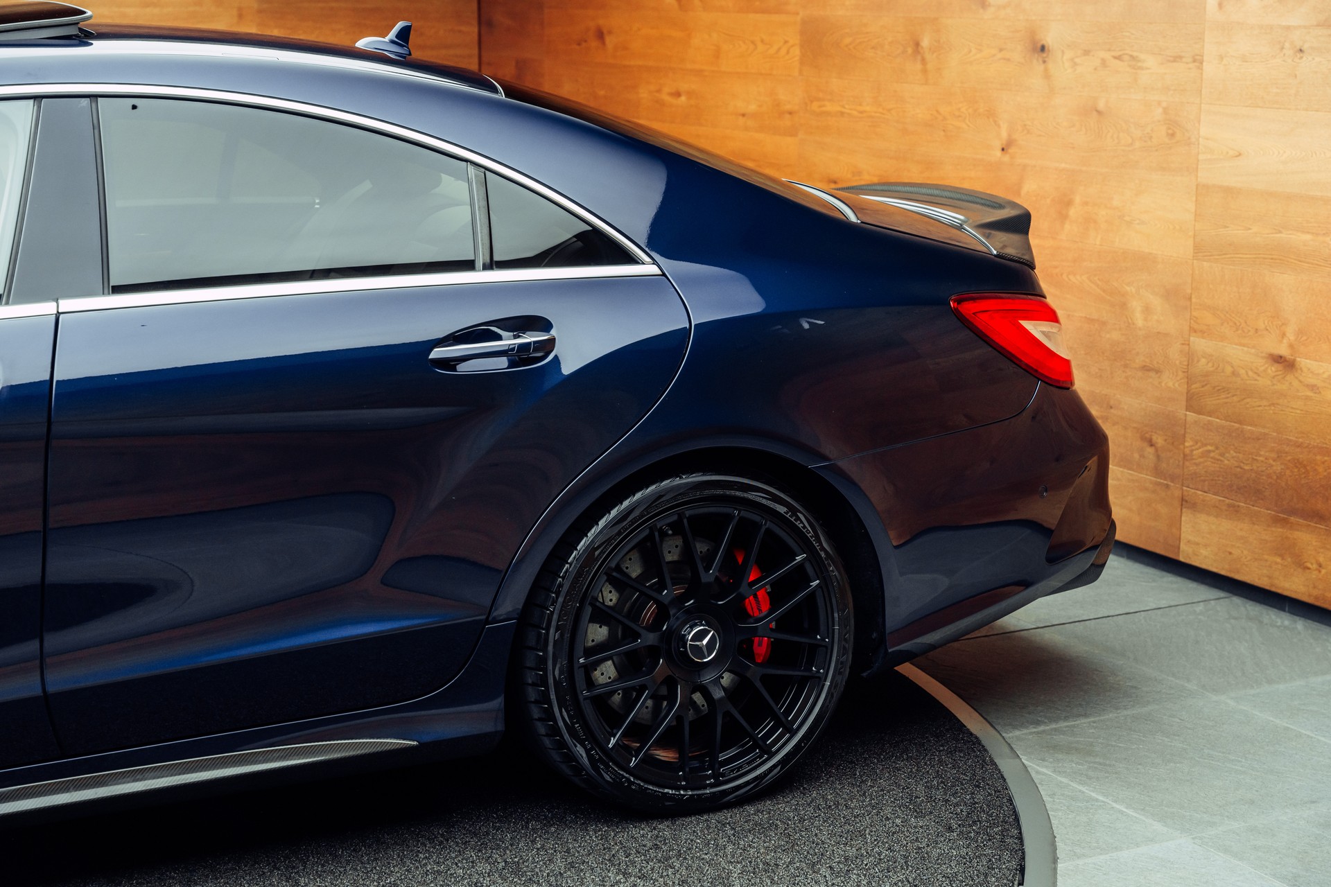 MERCEDES-BENZ CLS 63 AMG S 4Matic Speedshift MCT-image-22