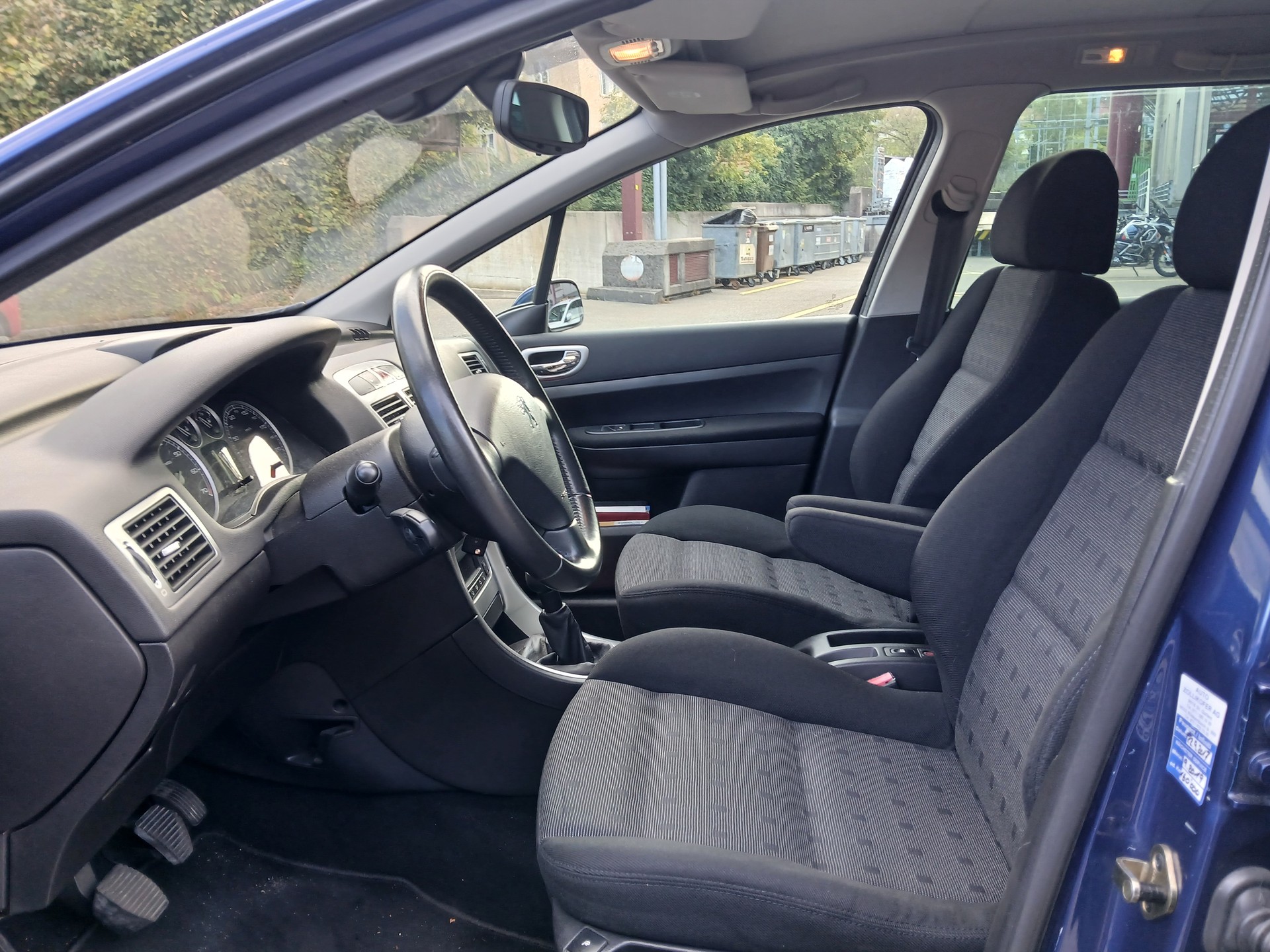 PEUGEOT 307 2.0 16V XS-image-8