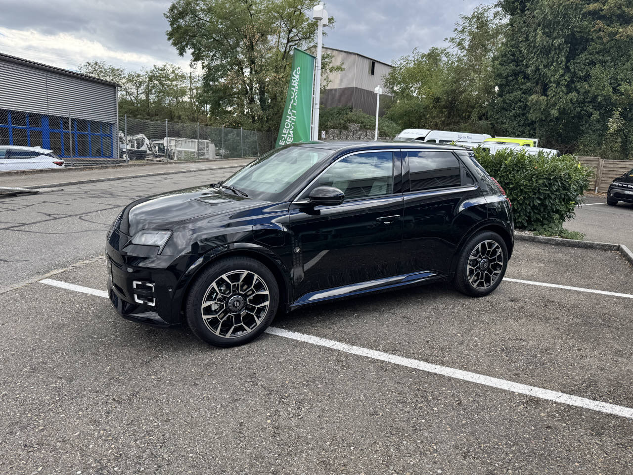 RENAULT R5 E-Tech Comfort Range Roland Garros-image-2