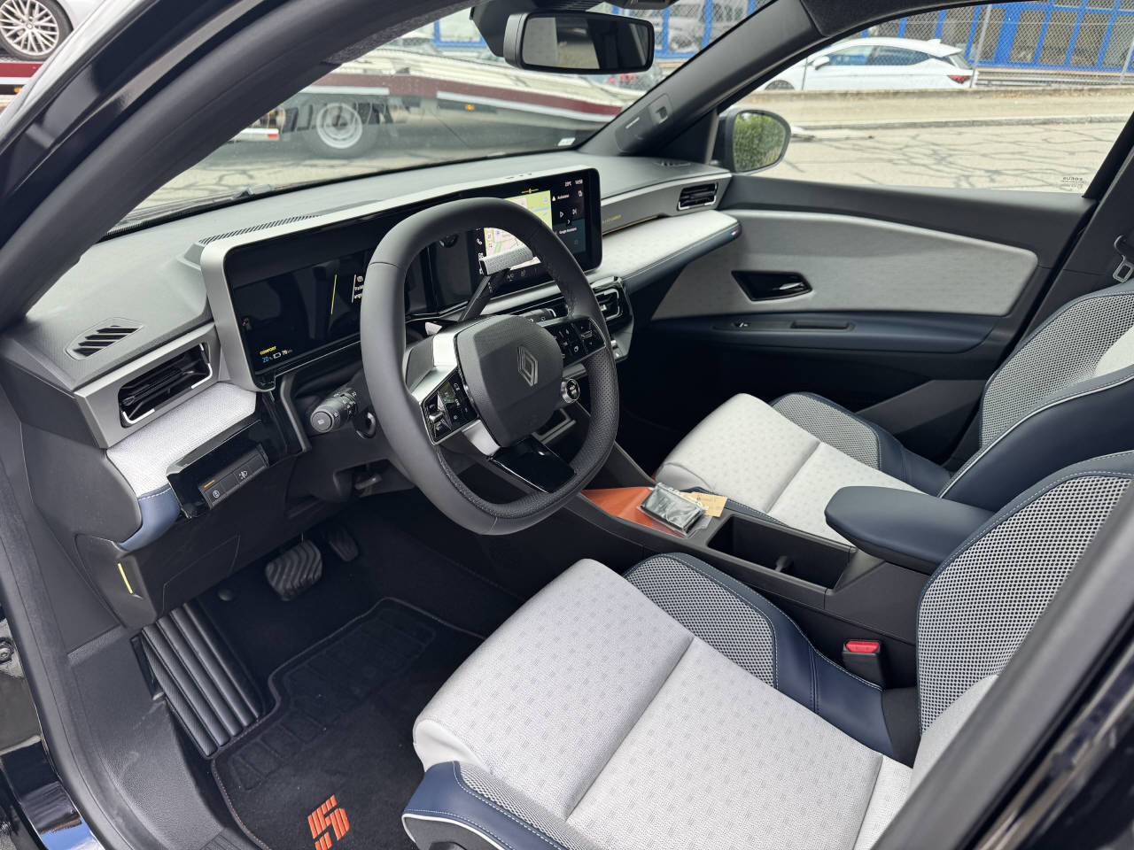 RENAULT R5 E-Tech Comfort Range Roland Garros-image-6
