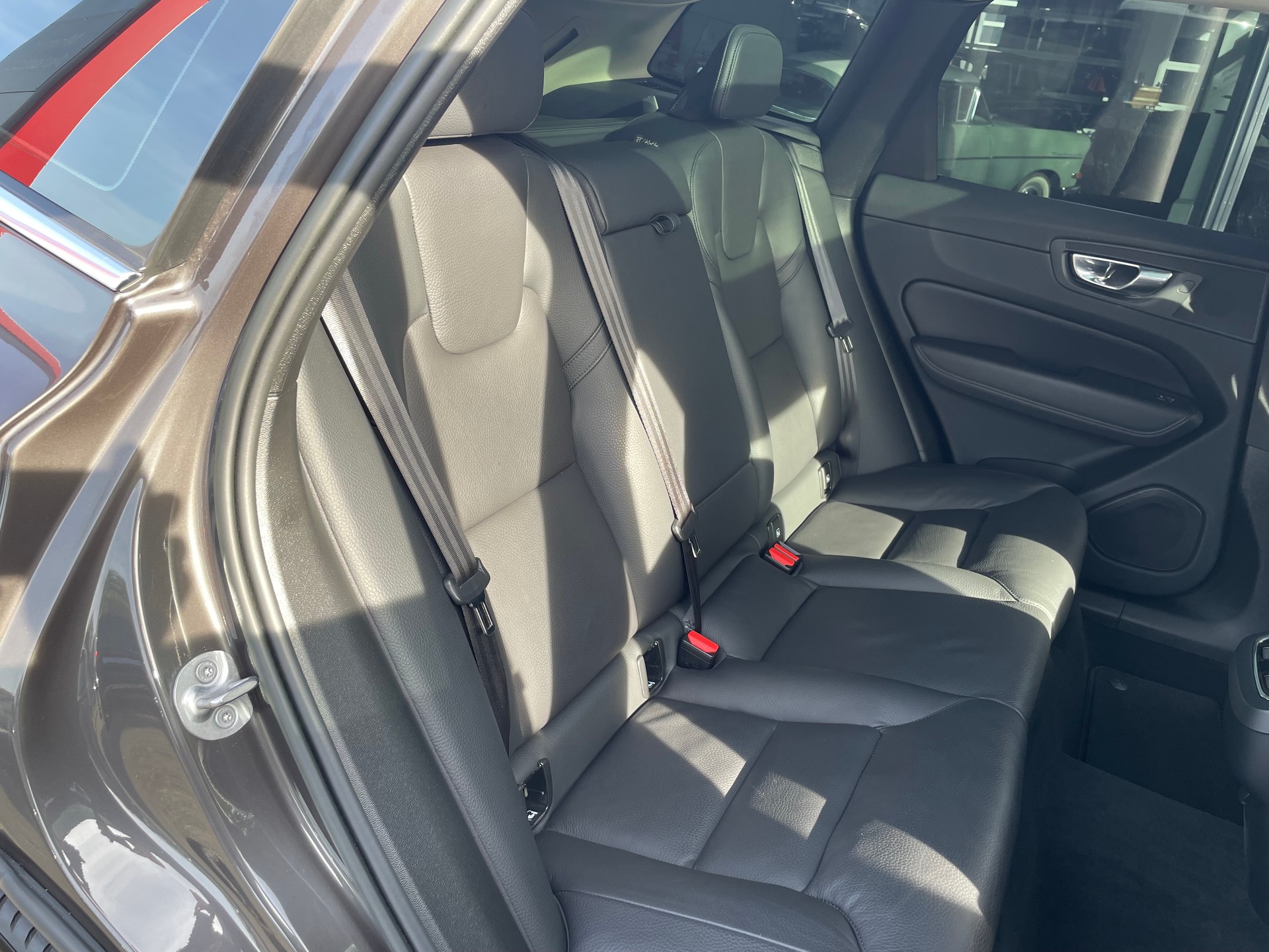 VOLVO XC60 B5 Benzin Mild Hybrid AWD Ultimate Bright Geartronic-image-9