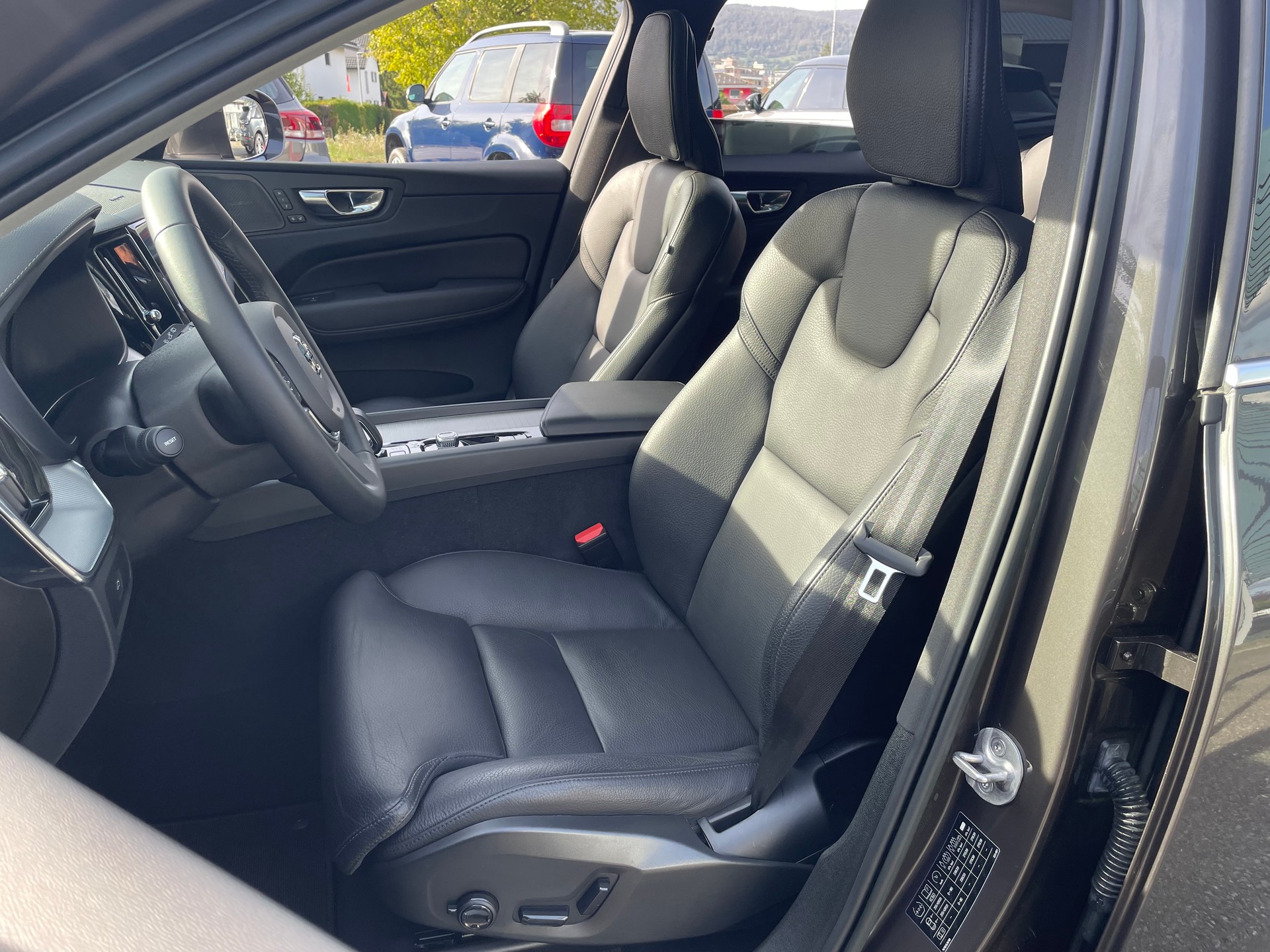 VOLVO XC60 B5 Benzin Mild Hybrid AWD Ultimate Bright Geartronic-image-7