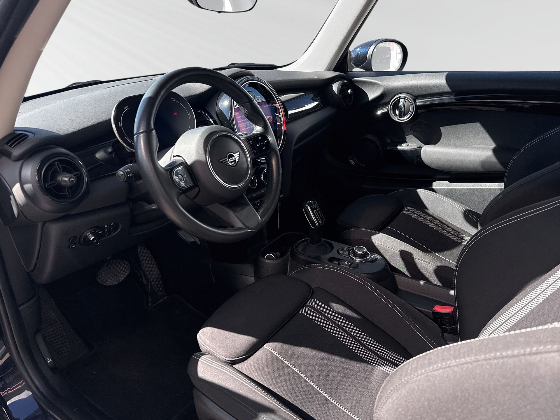 MINI Cooper SE-image-3