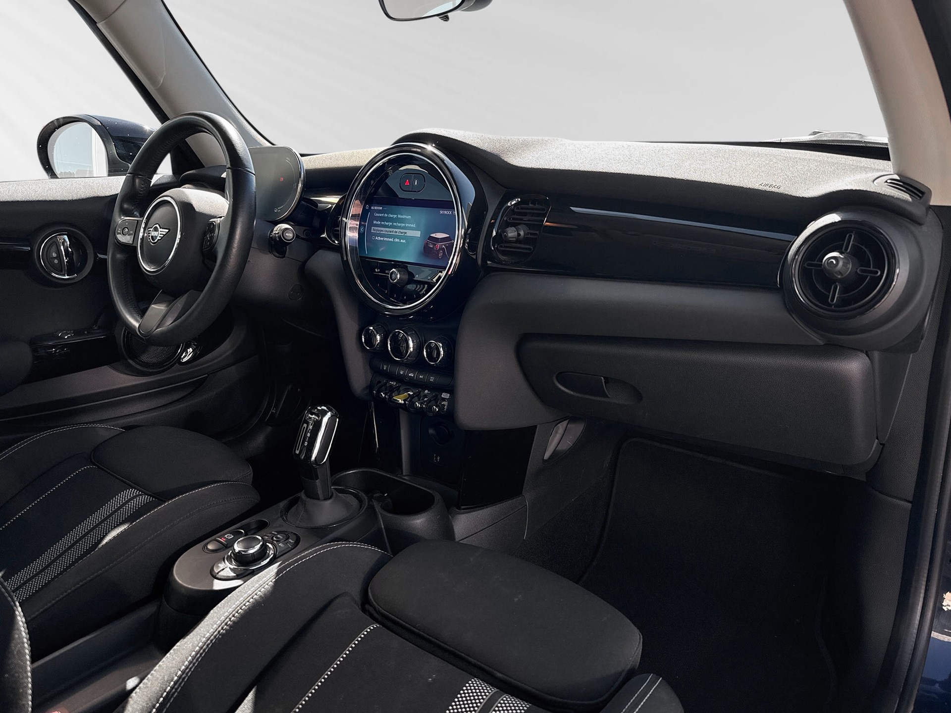 MINI Cooper SE-image-4