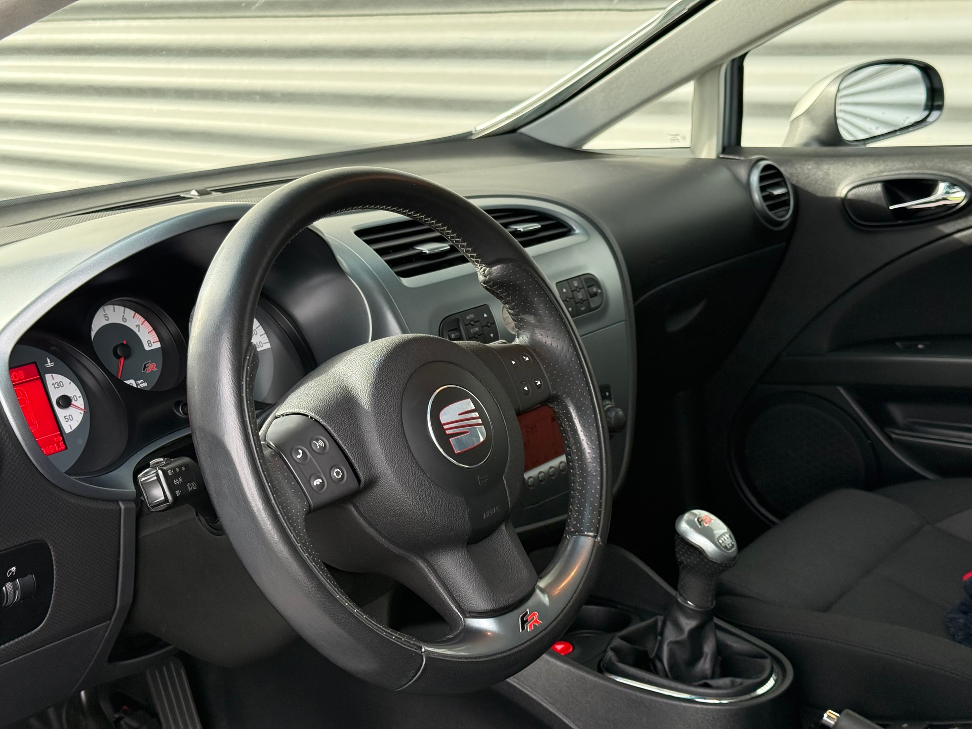 SEAT Leon 2.0 TSI FR-image-9