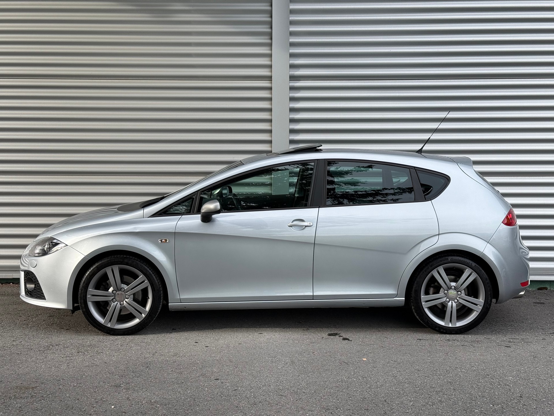 SEAT Leon 2.0 TSI FR-image-1