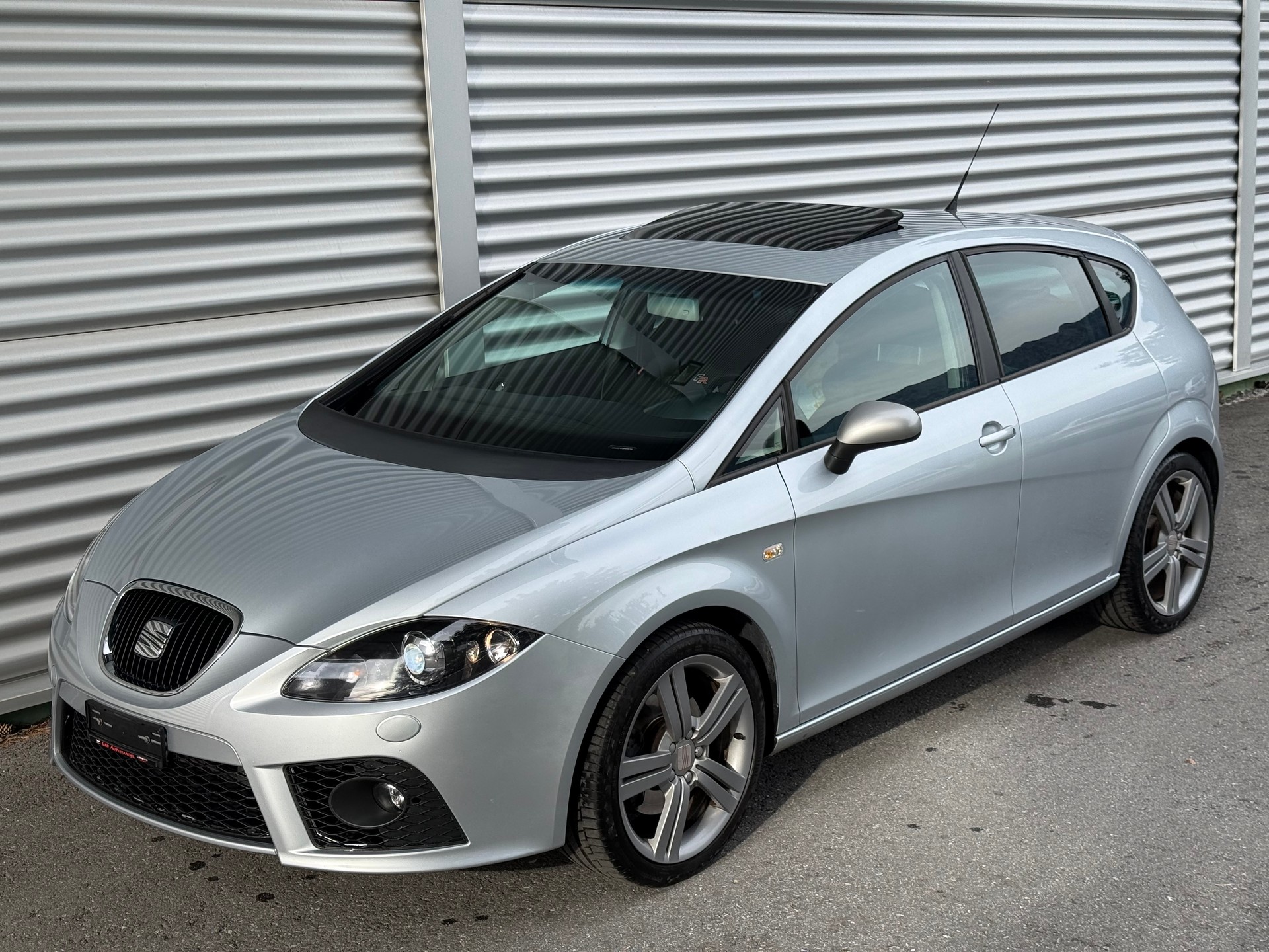 SEAT Leon 2.0 TSI FR-image-0