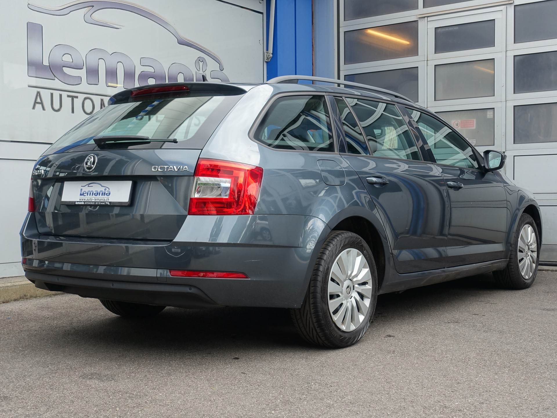 SKODA Octavia Combi 1.5 TSI Ambition DSG-image-4