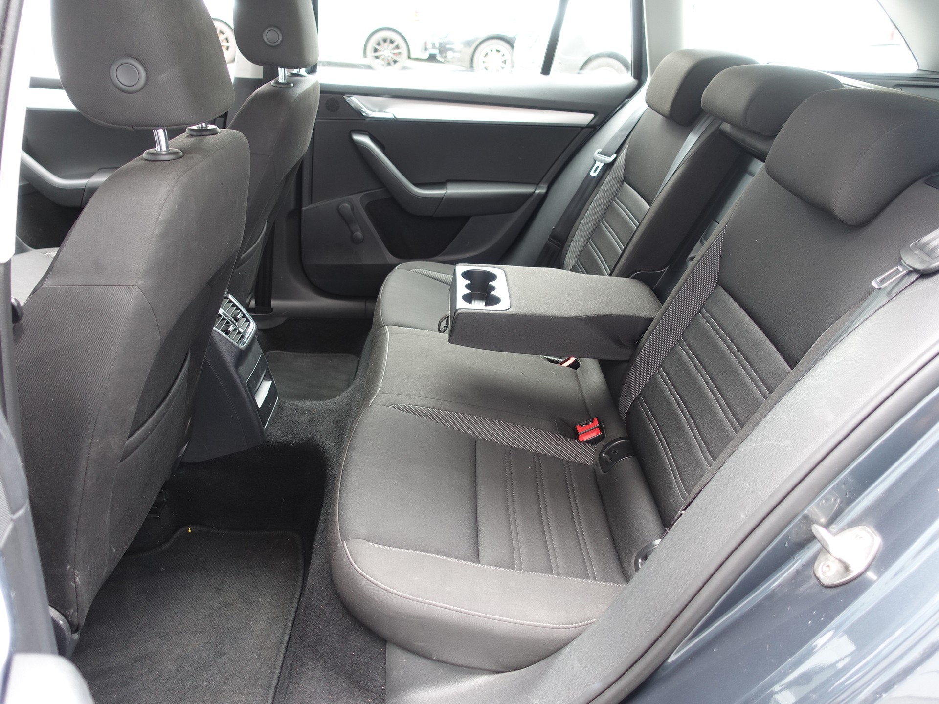 SKODA Octavia Combi 1.5 TSI Ambition DSG-image-13