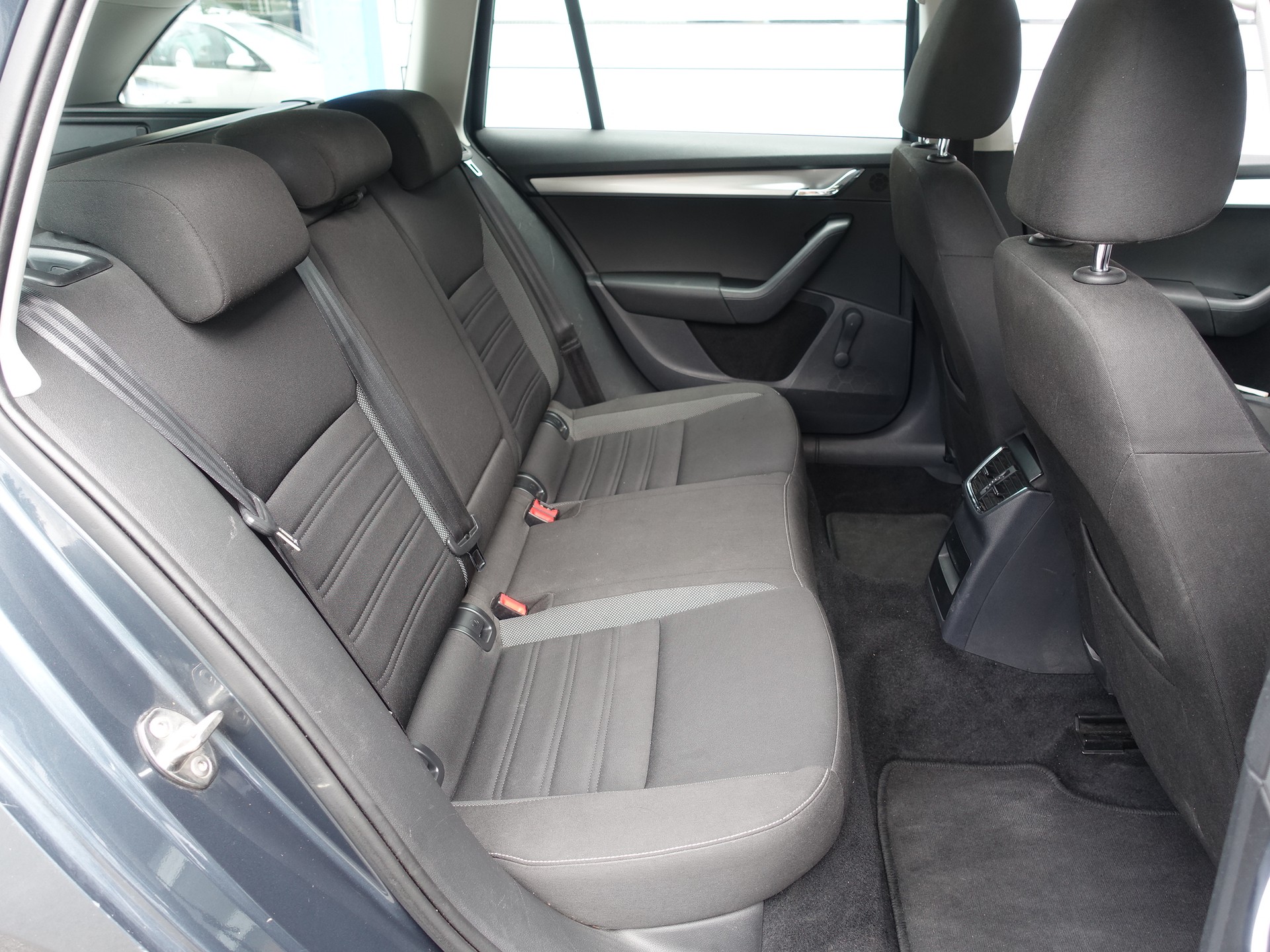 SKODA Octavia Combi 1.5 TSI Ambition DSG-image-14