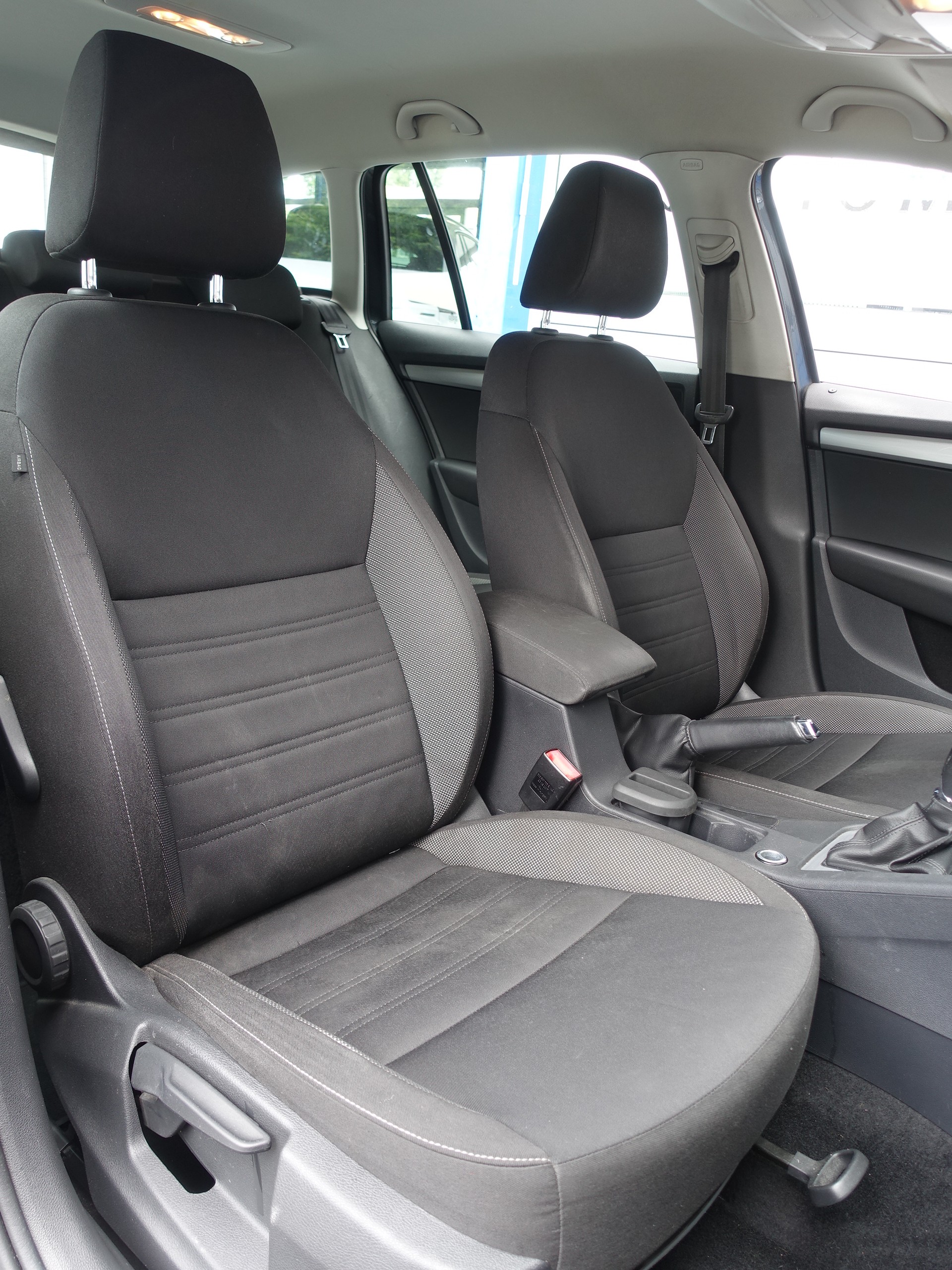 SKODA Octavia Combi 1.5 TSI Ambition DSG-image-9