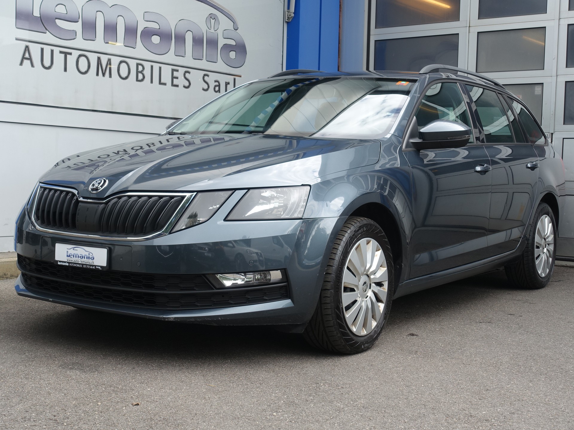 SKODA Octavia Combi 1.5 TSI Ambition DSG-image-1