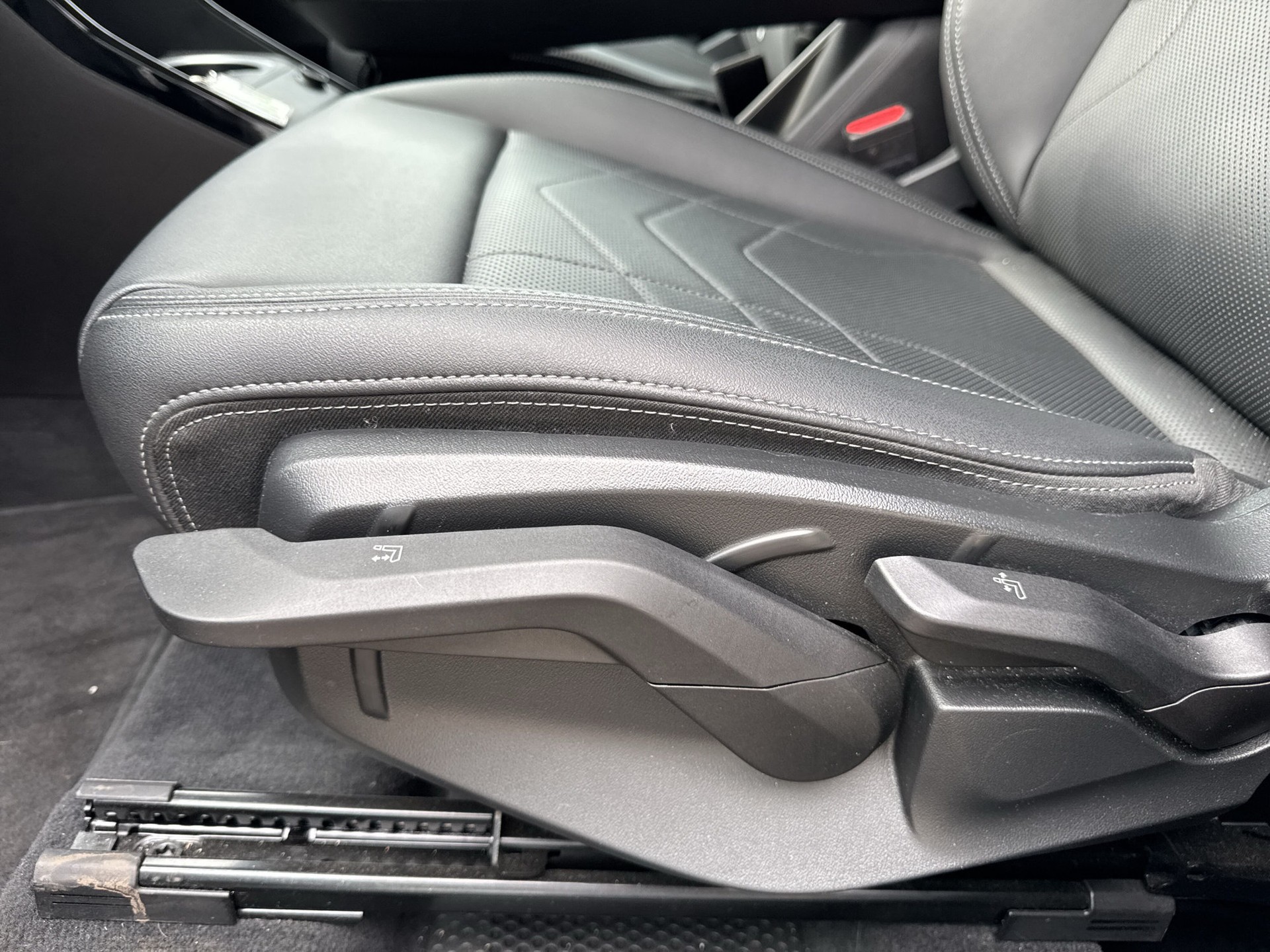 BMW X1 xDrive 23d 48V xLine-image-18