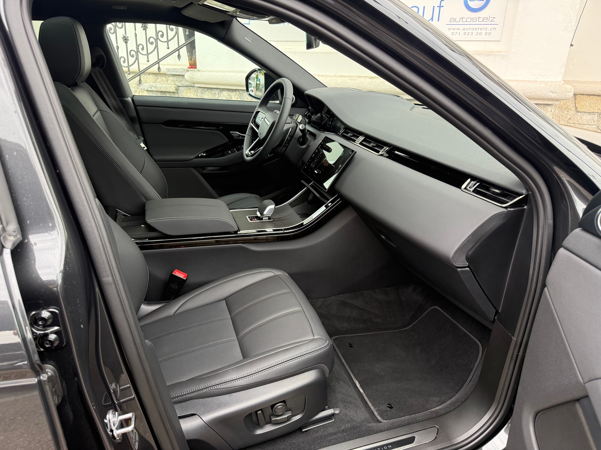 LAND ROVER Range Rover Evoque 1.5 T 270e Autobiography-image-14