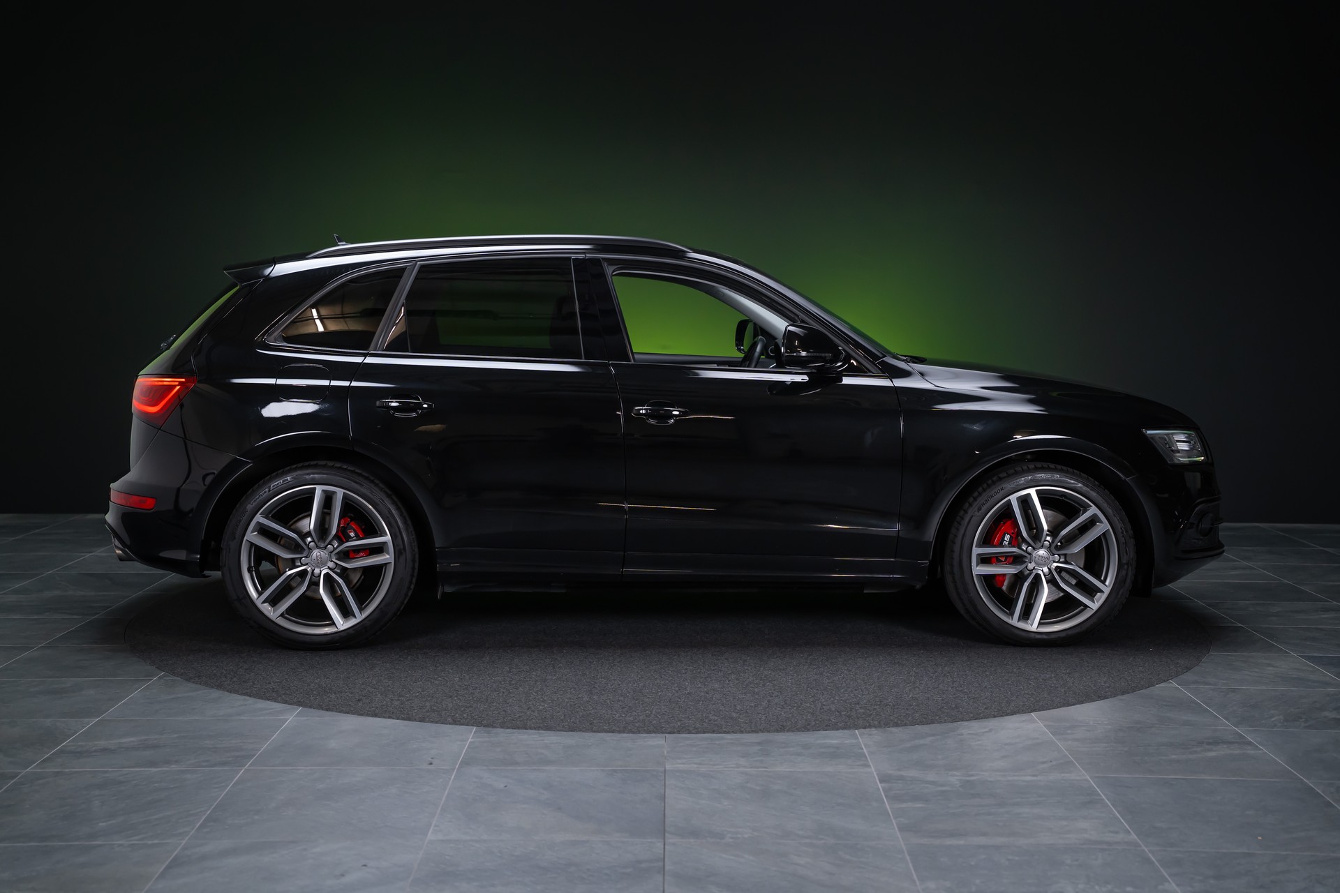 AUDI SQ5 3.0 V6 Bi-TDI quattro T-Tronic / Rückfahrkamera / Bang&Olufsen / Standheizung-image-4