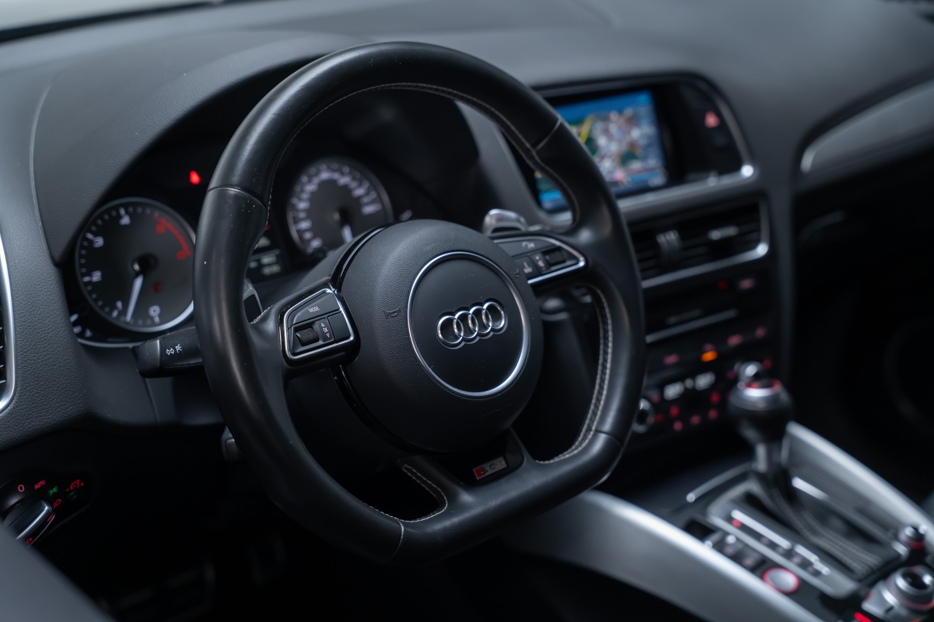 AUDI SQ5 3.0 V6 Bi-TDI quattro T-Tronic / Rückfahrkamera / Bang&Olufsen / Standheizung-image-11