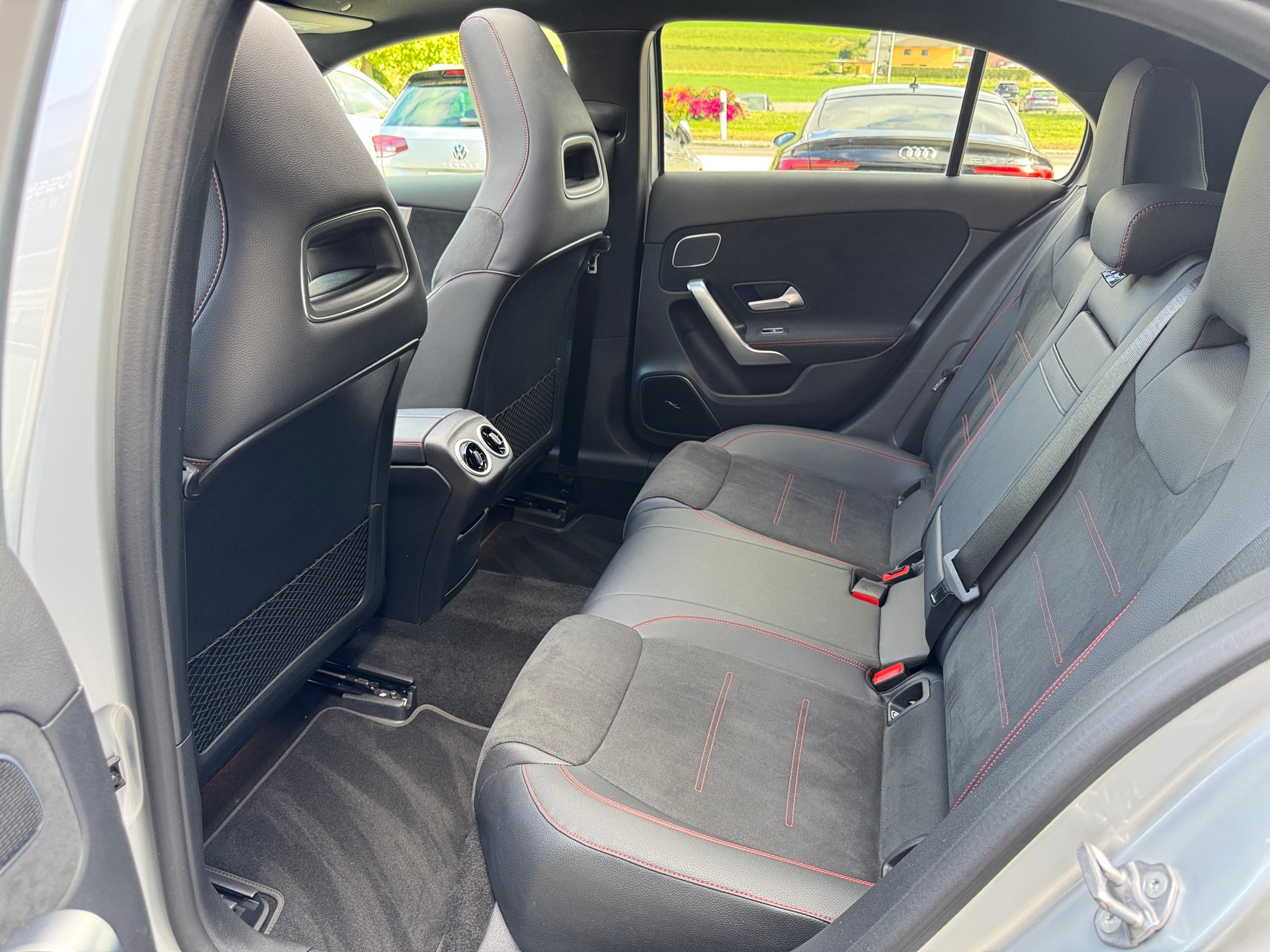 MERCEDES-BENZ A 35 AMG 4Matic Speedshift-image-5