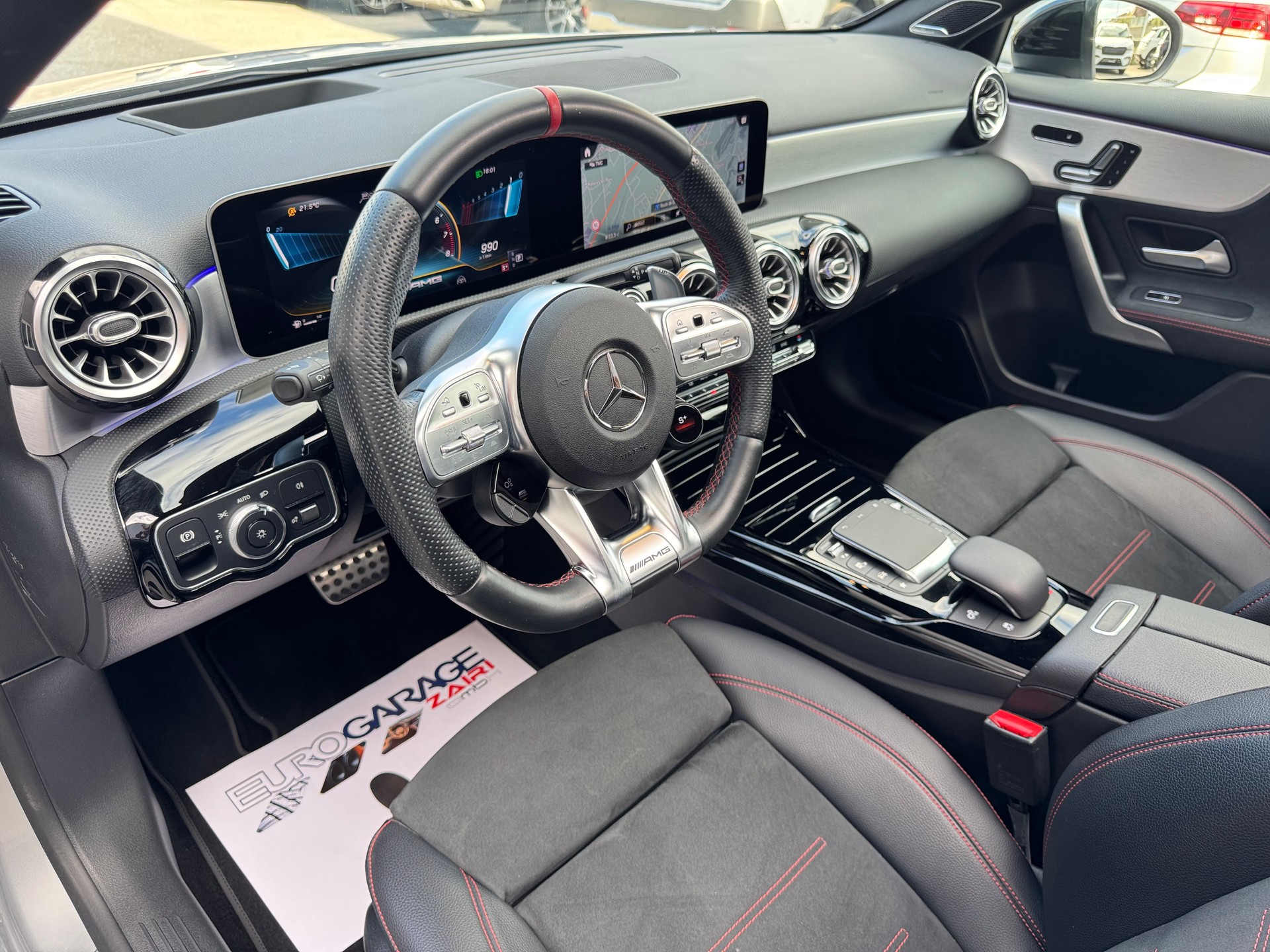 MERCEDES-BENZ A 35 AMG 4Matic Speedshift-showroom-element-2