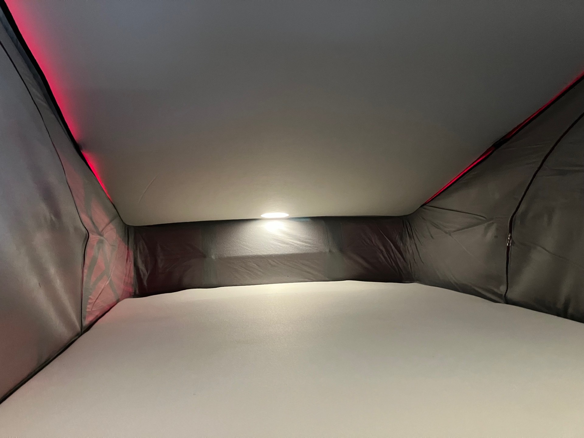 VW 2.0 TDI 150 Beach Edition DSG 4 motion (Red)-image-4