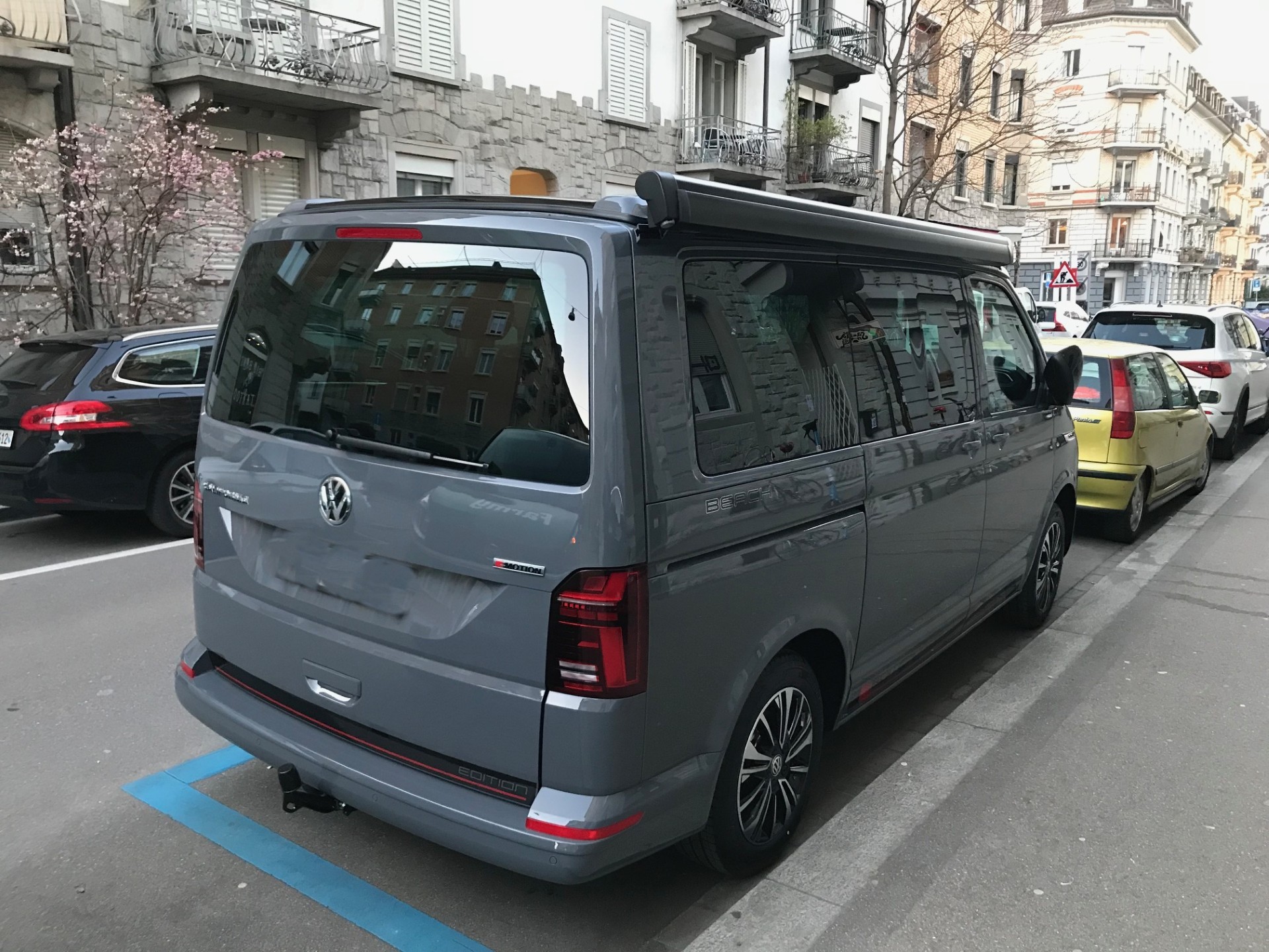 VW 2.0 TDI 150 Beach Edition DSG 4 motion (Red)-image-1