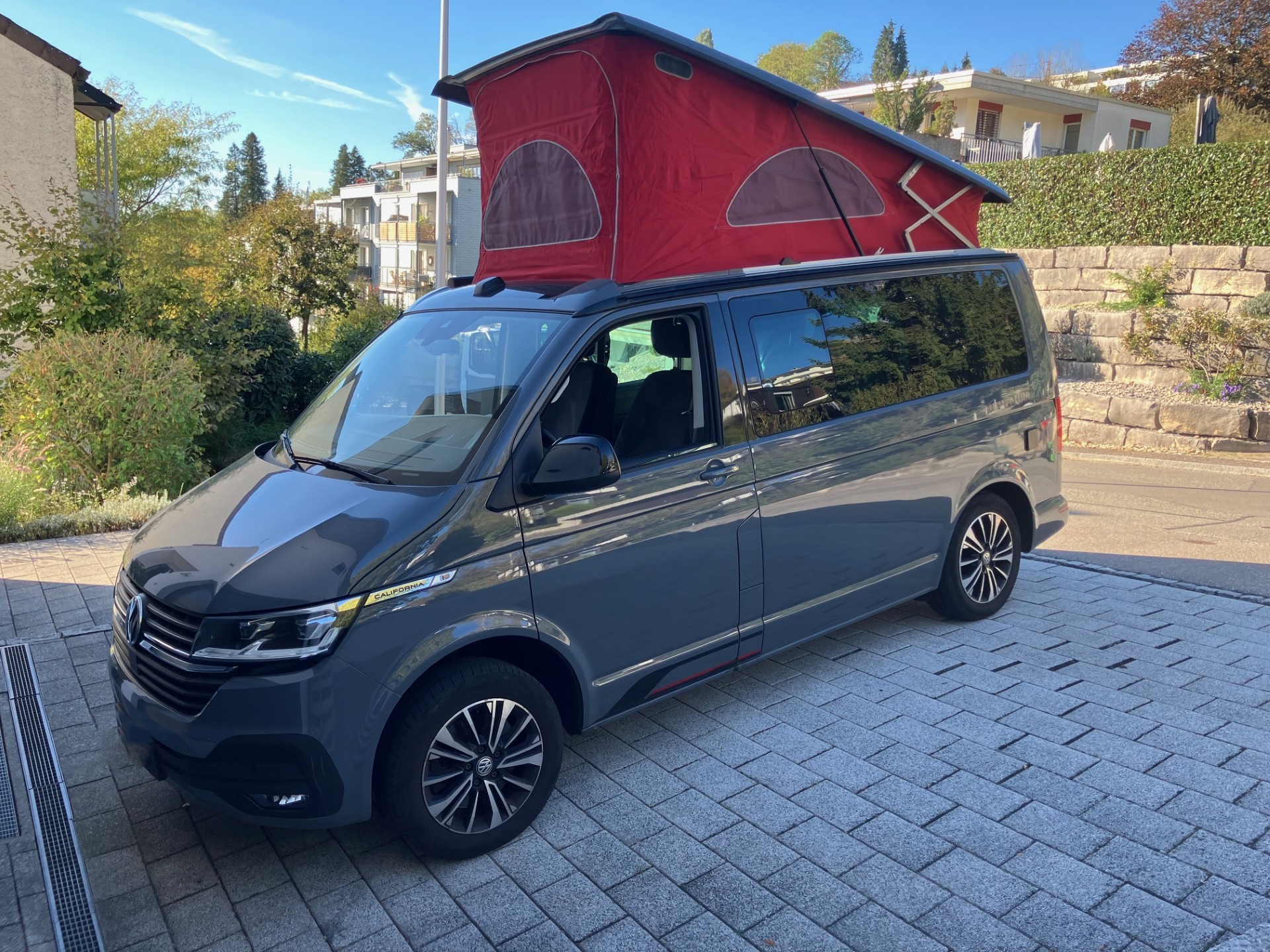 VW 2.0 TDI 150 Beach Edition DSG 4 motion (Red)-image-2