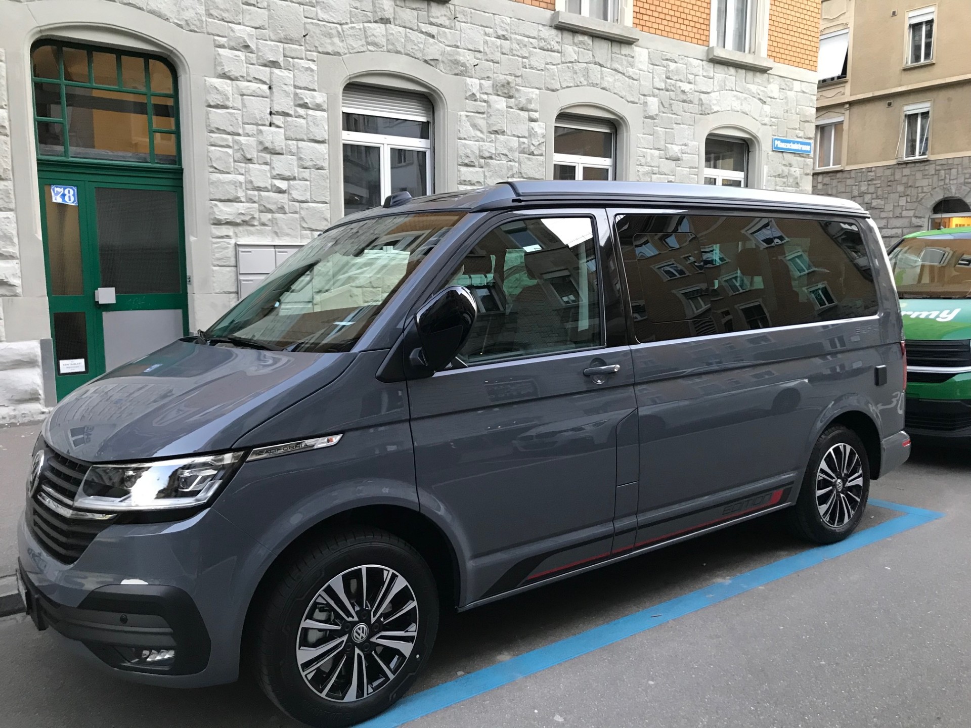 VW 2.0 TDI 150 Beach Edition DSG 4 motion (Red)-image-0