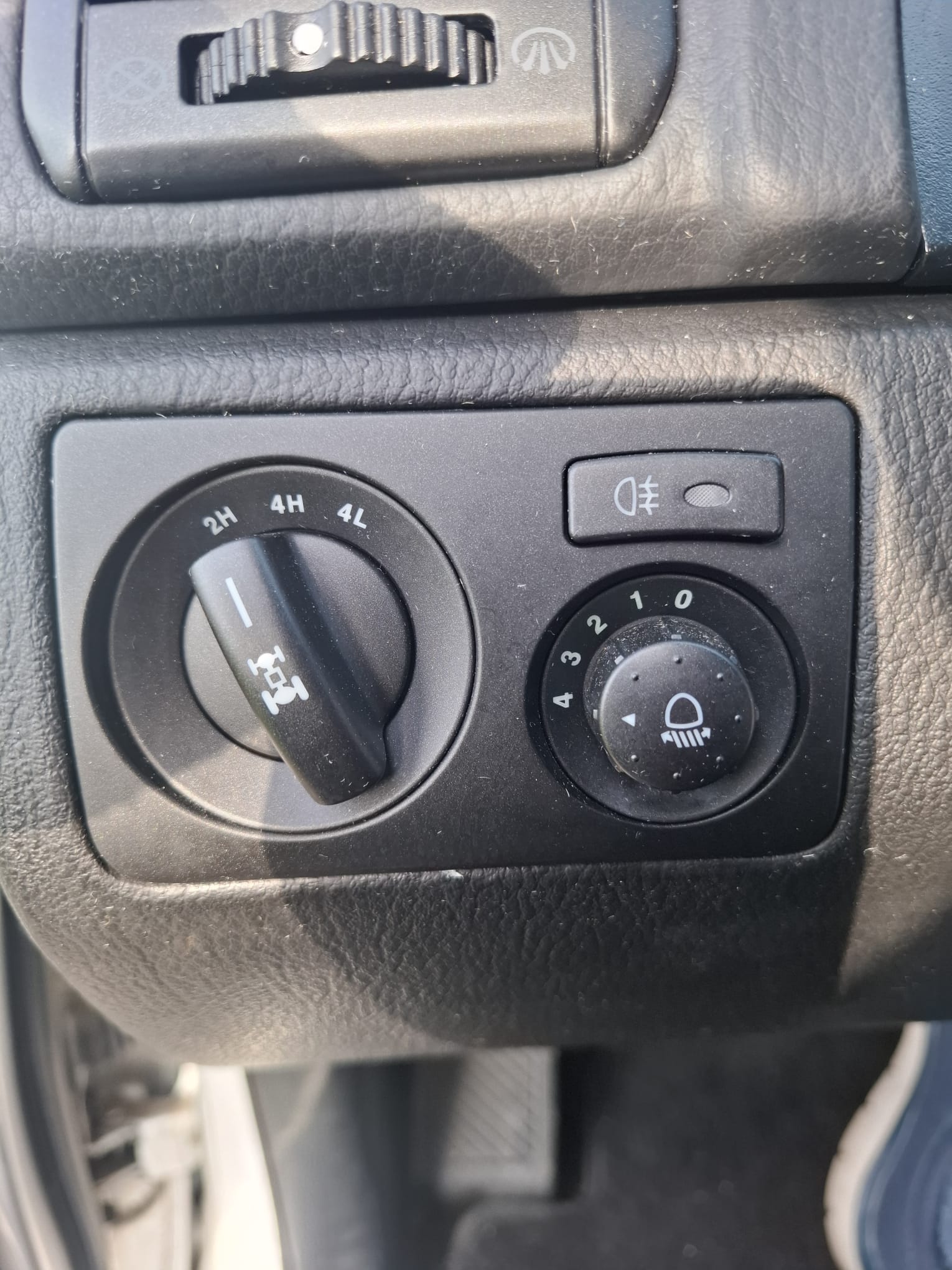 KGM-SsangYong Rexton RX200 e-XDi Sapphire 4WD Automatic-image-8