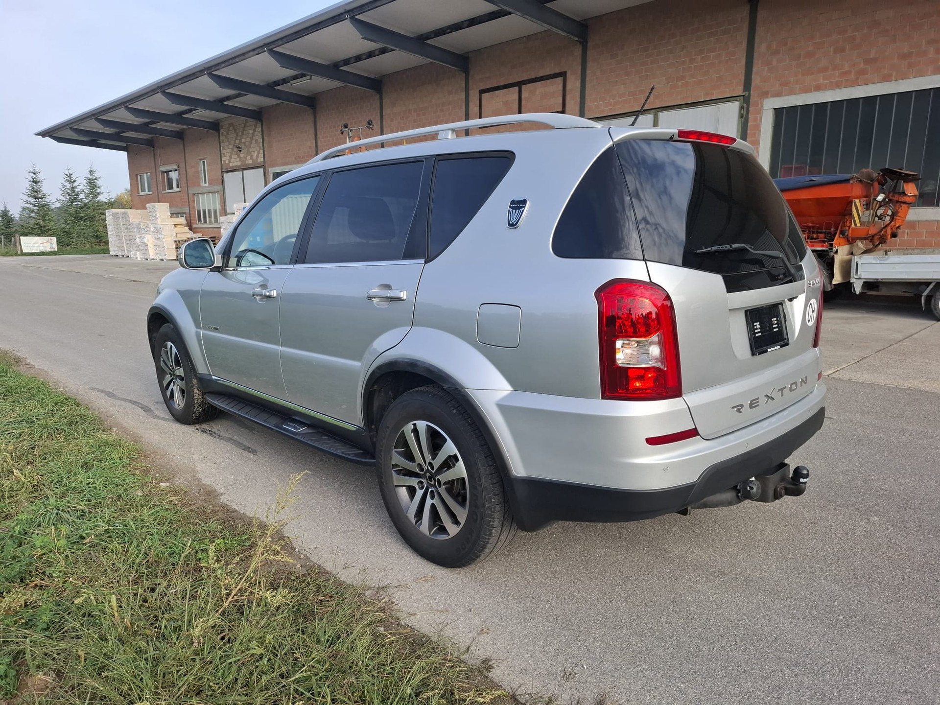 KGM-SsangYong Rexton RX200 e-XDi Sapphire 4WD Automatic-image-2