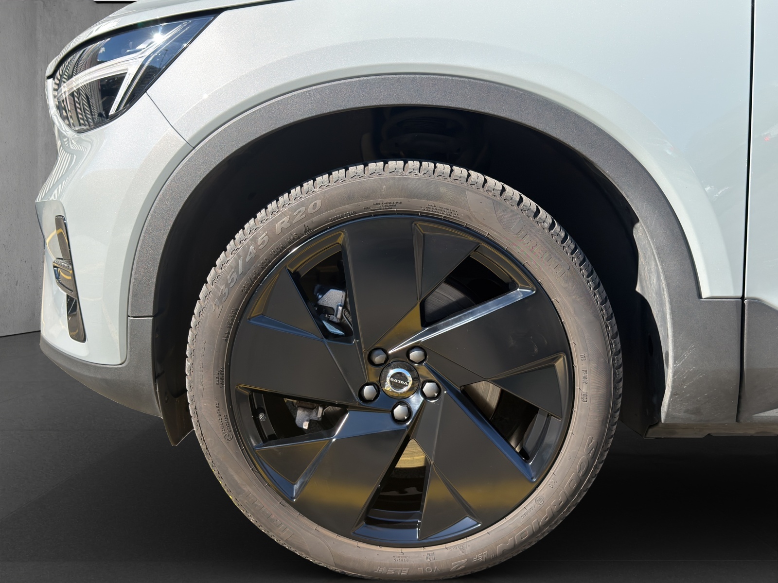 VOLVO XC40 E80 Twin Plus AWD-image-8