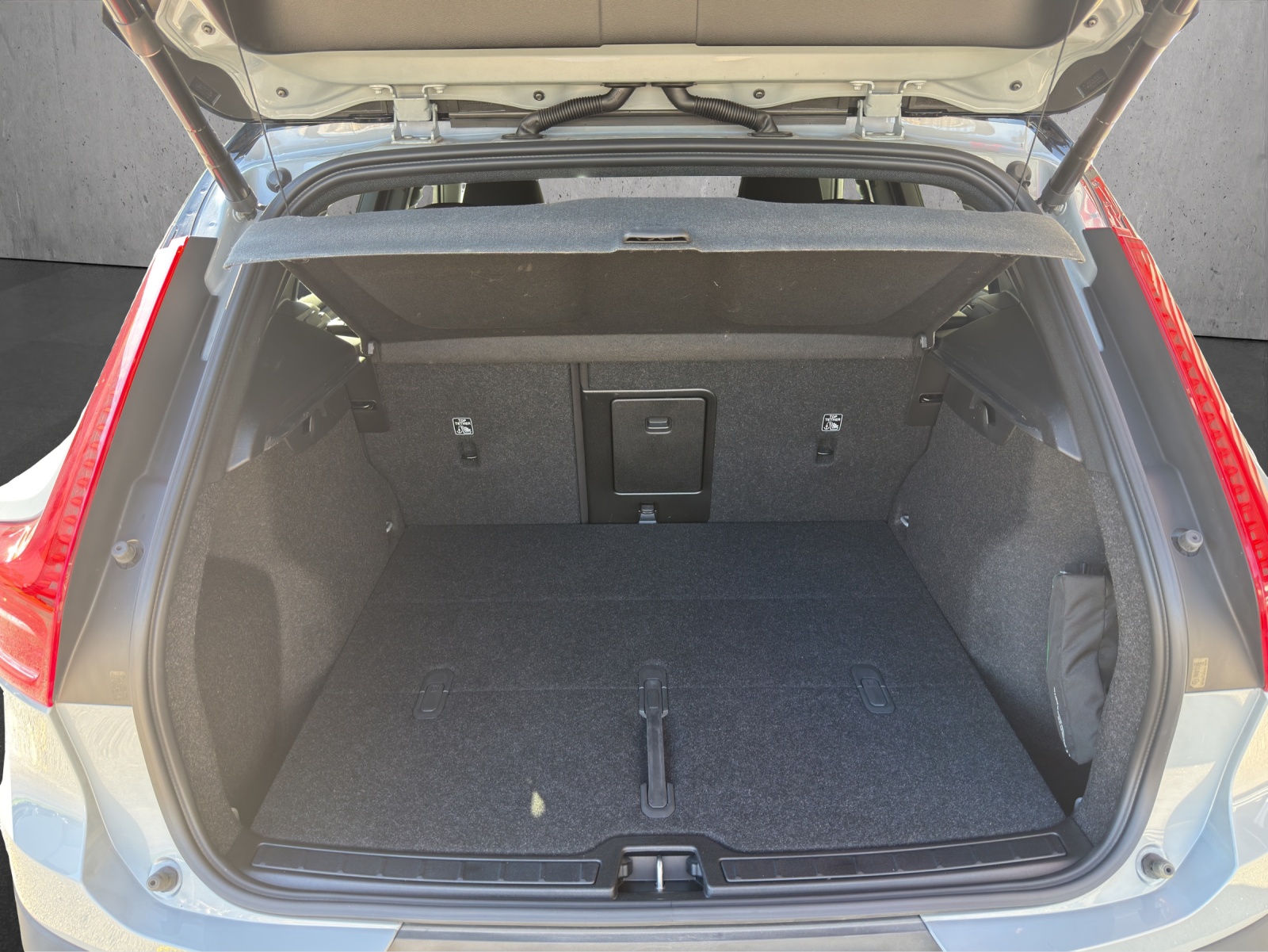 VOLVO XC40 E80 Twin Plus AWD-image-17