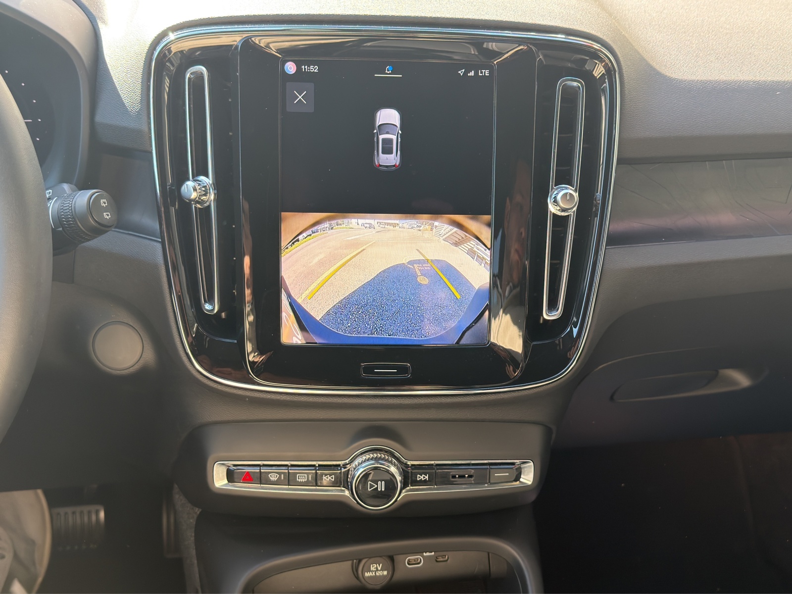 VOLVO XC40 E80 Twin Plus AWD-image-11