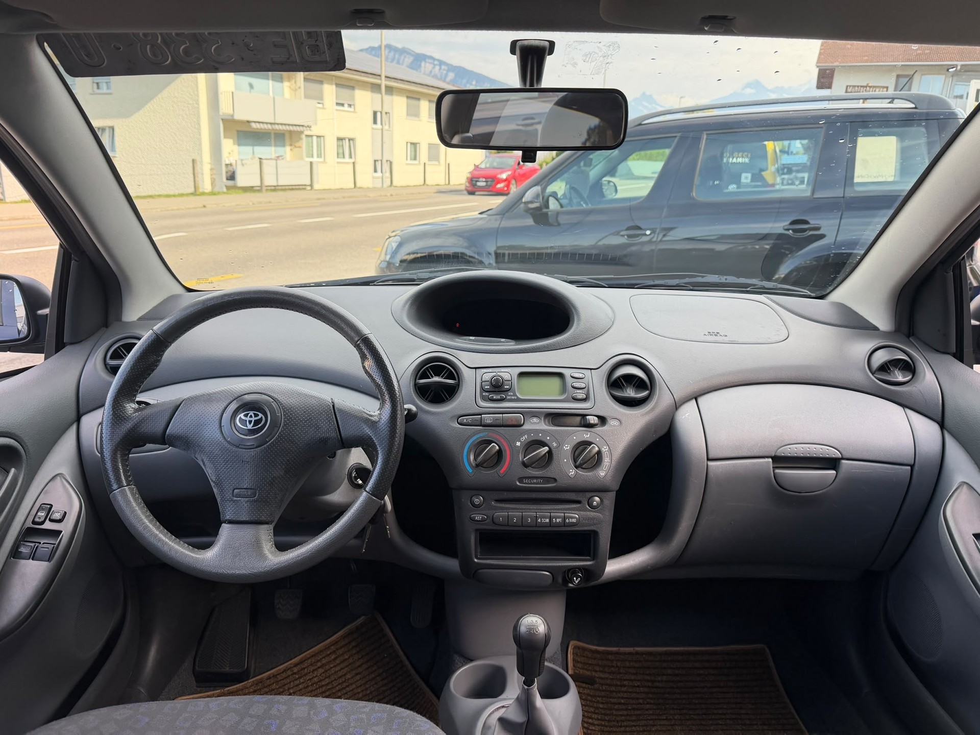 TOYOTA Yaris 1.3 Linea Sol-image-4