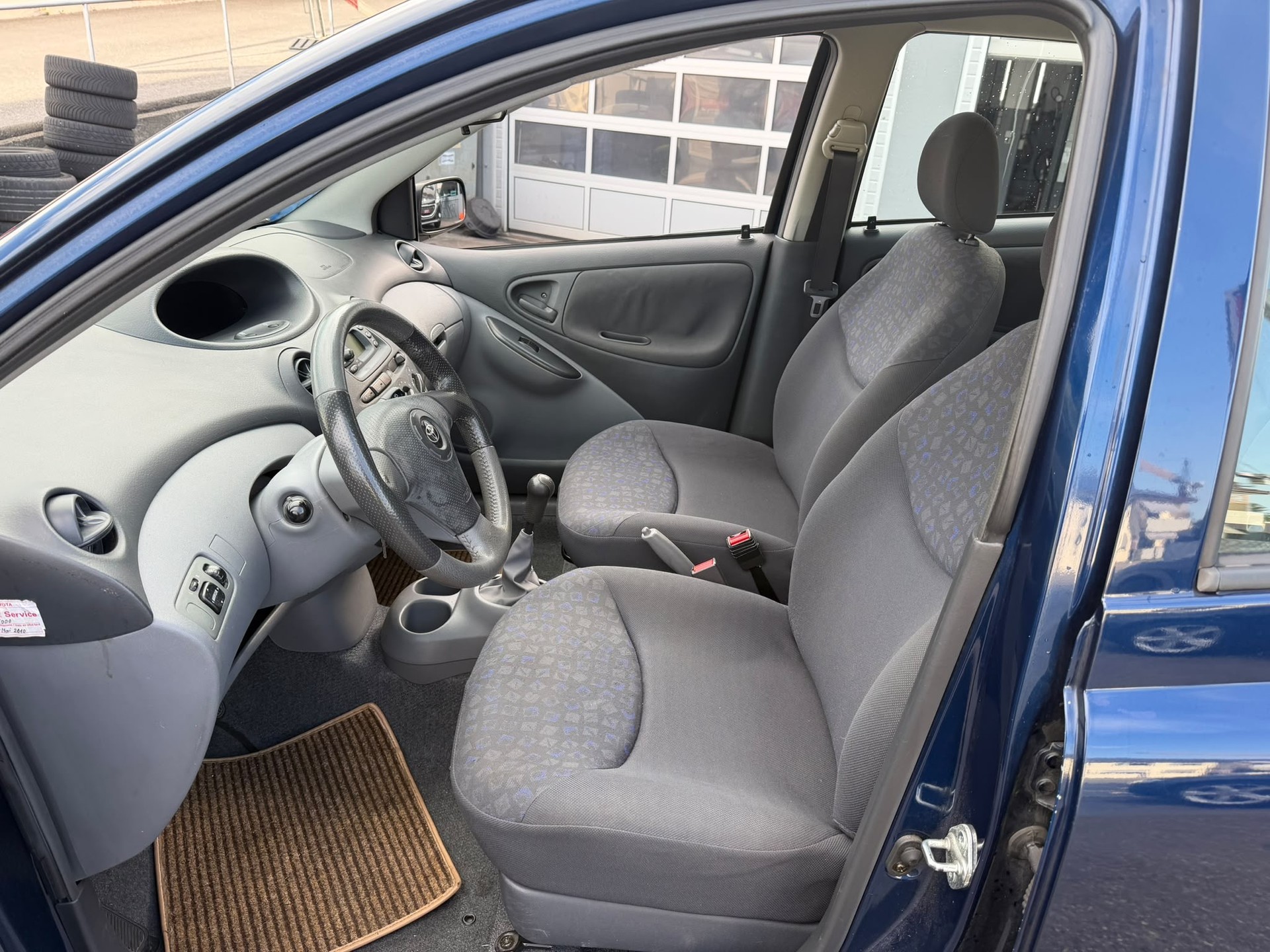 TOYOTA Yaris 1.3 Linea Sol-image-6